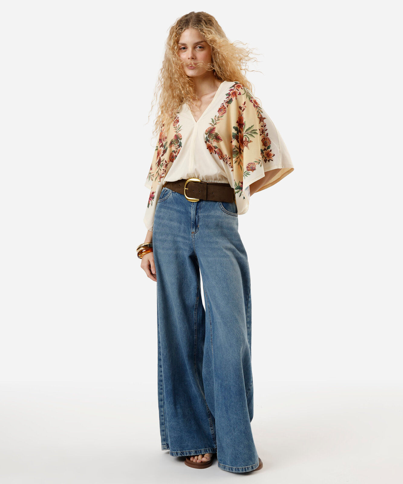 bata feminina manga ampla floral bege