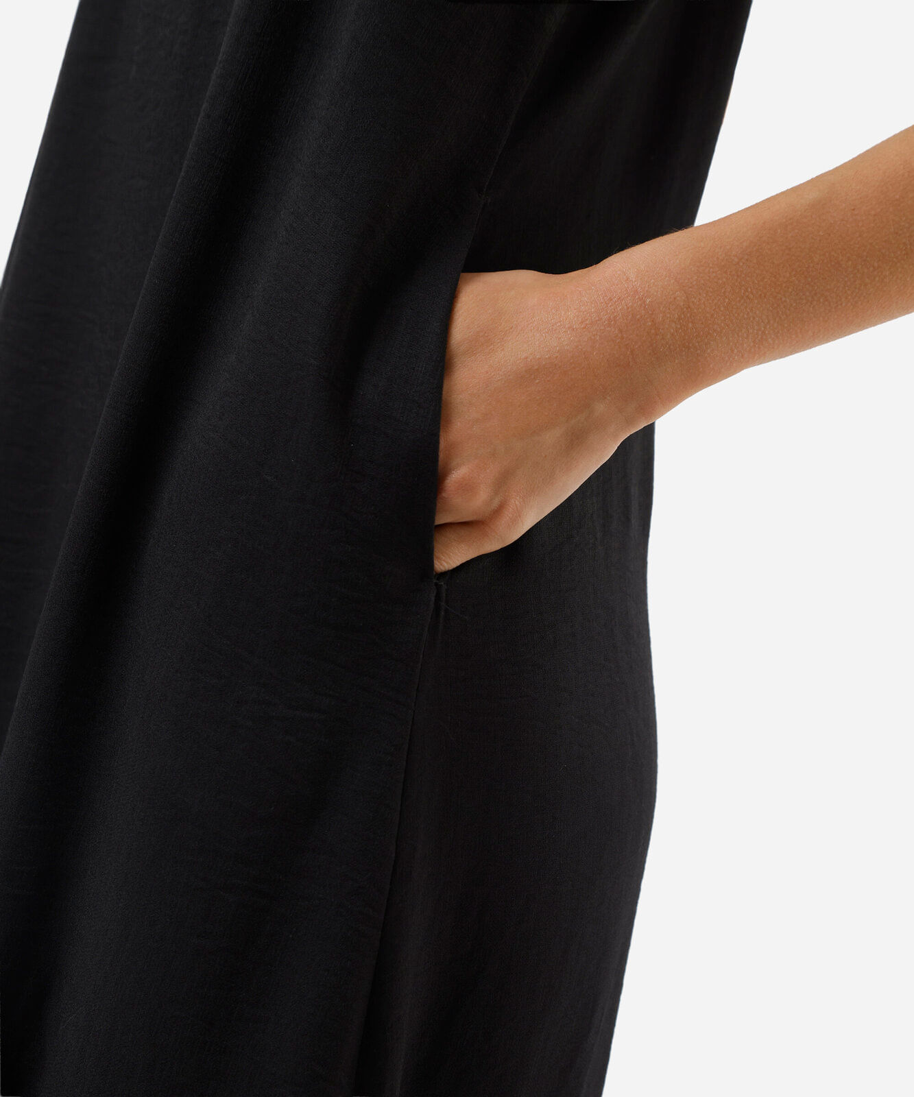 vestido midi feminino de viscose alça fina preto