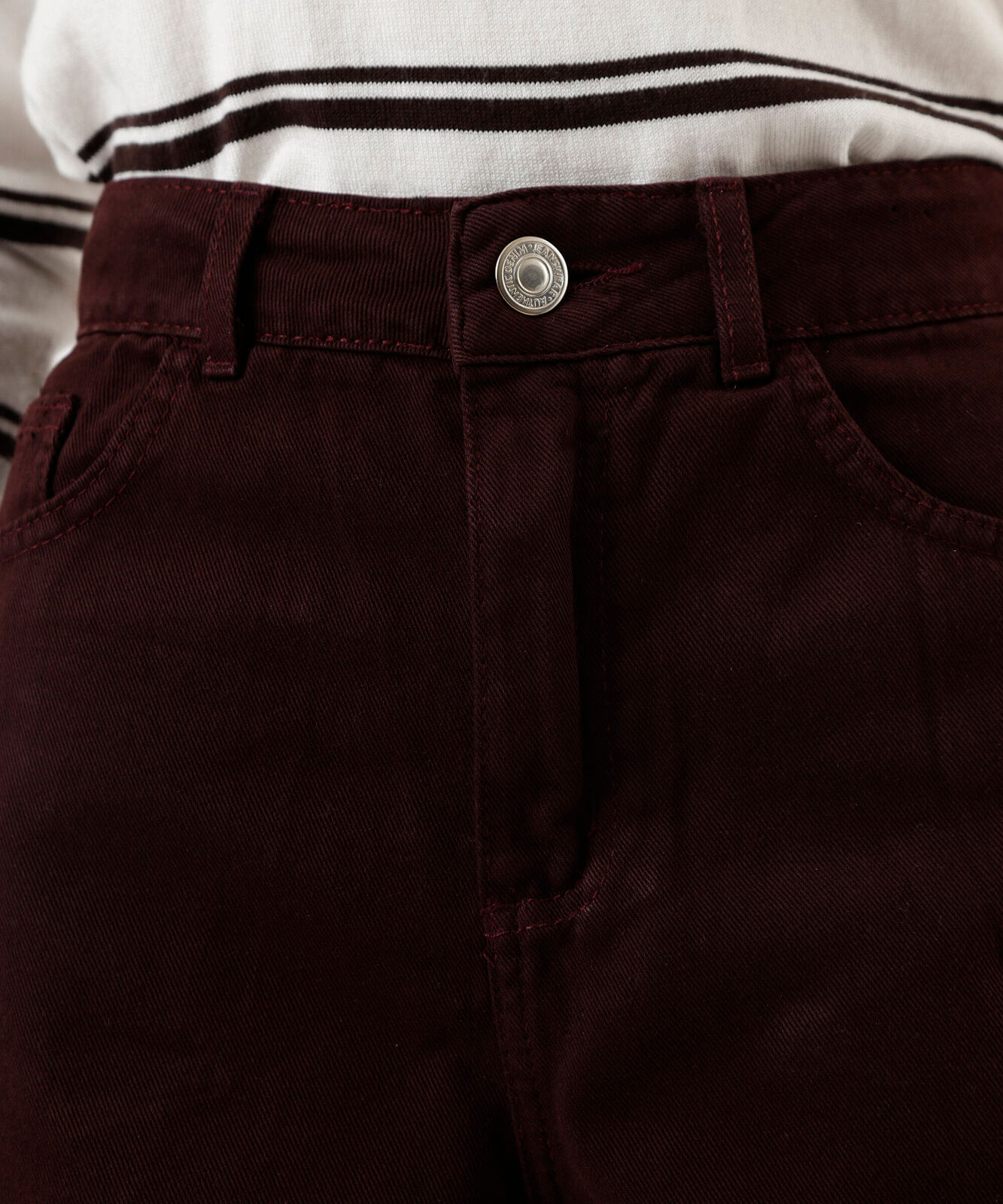 short mom feminino de sarja cintura alta vinho