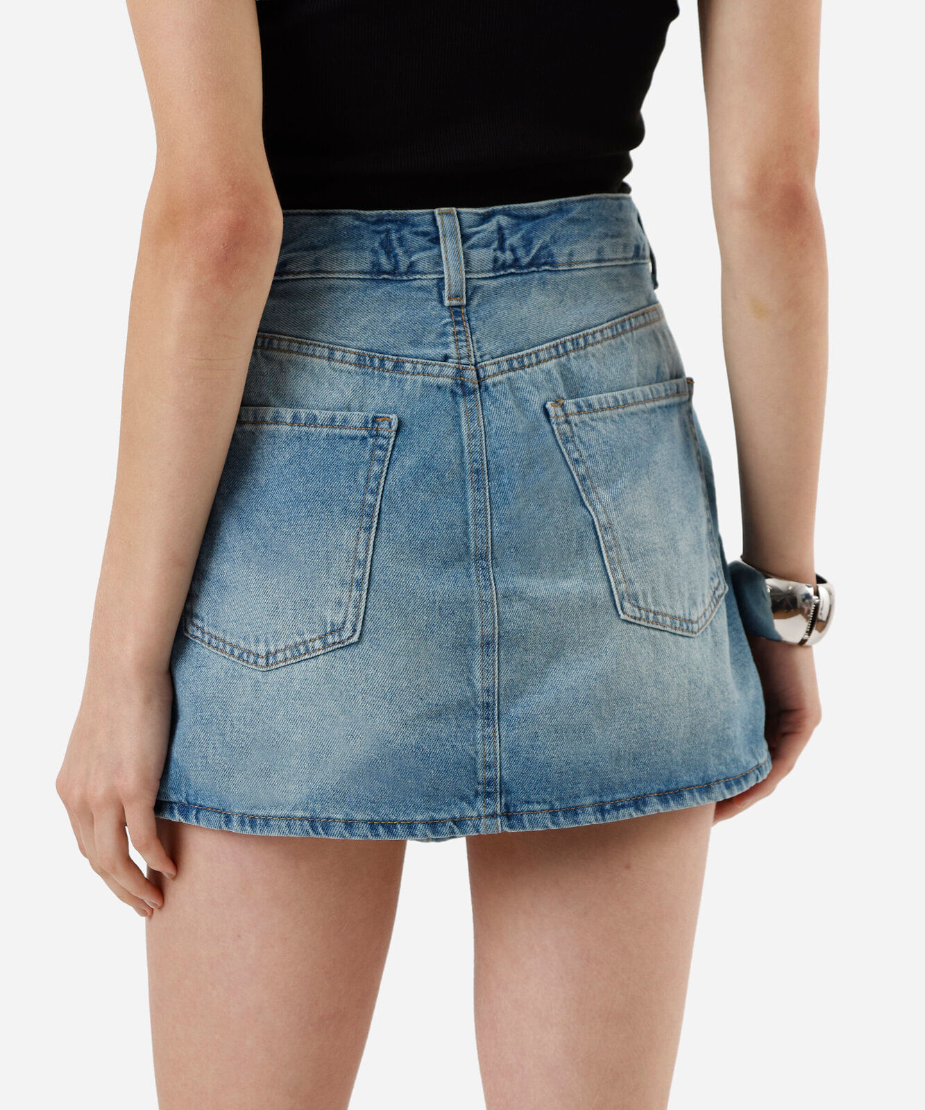short saia feminino jeans com tachas cintura média azul