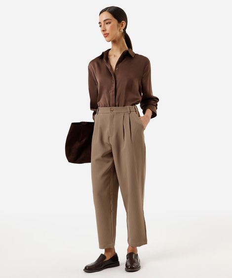 calça reta de alfaiataria feminina com pregas risca de giz  bege