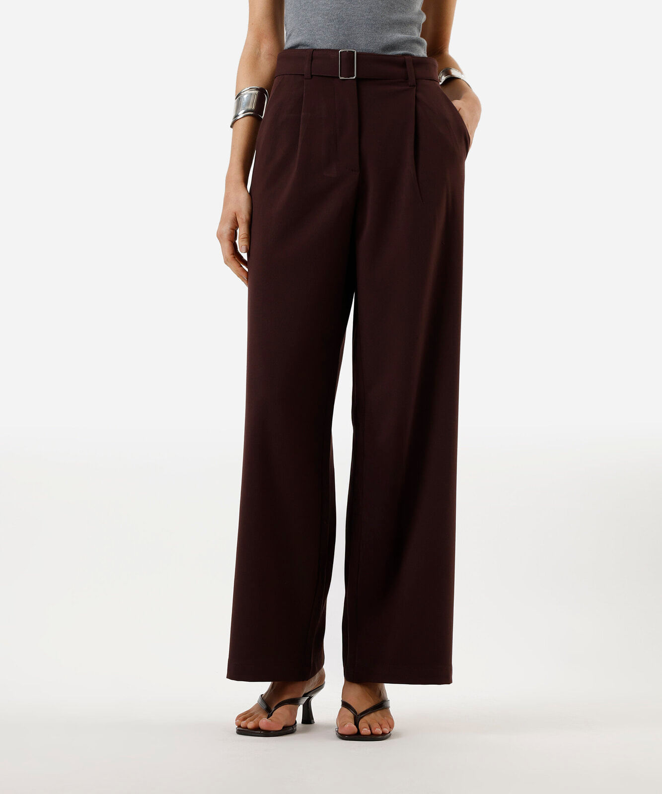 calça wide leg feminina com pregas e cinto marrom