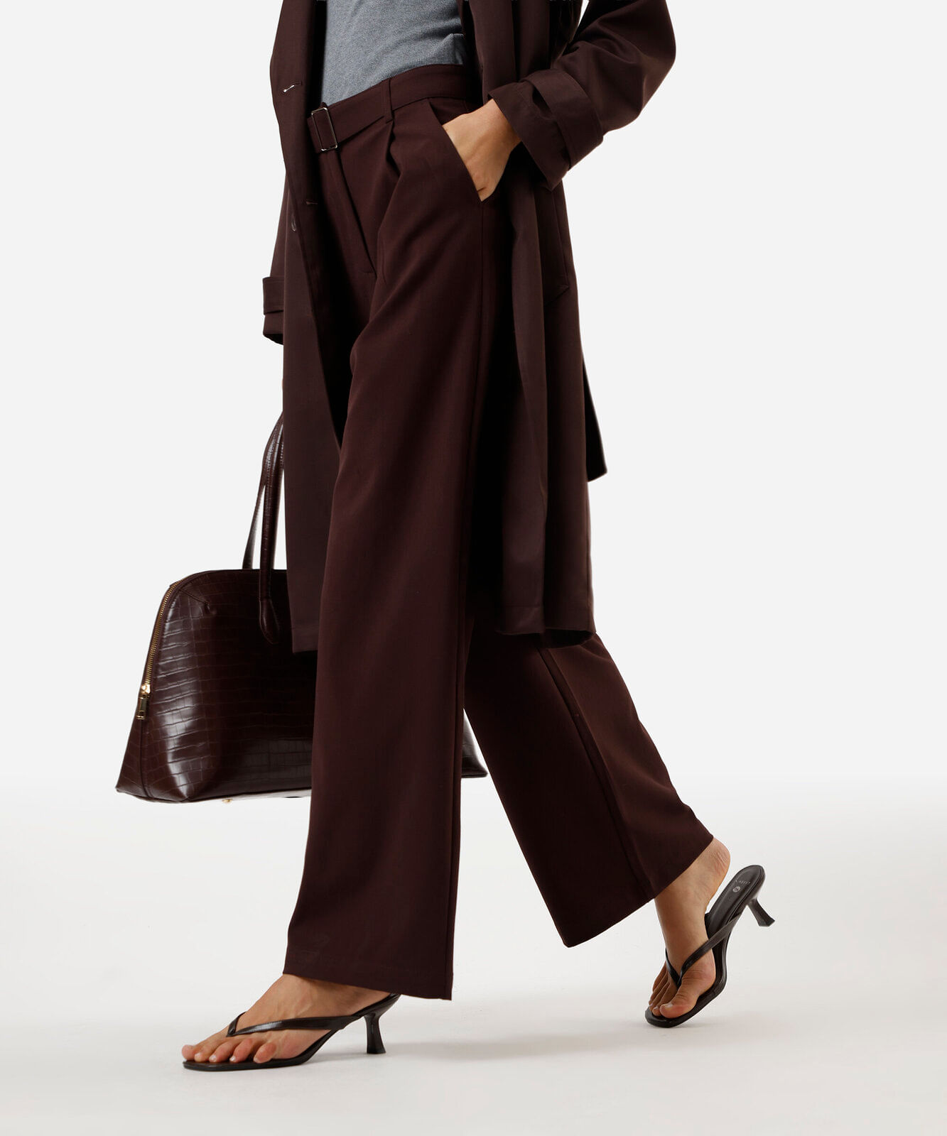 calça wide leg feminina com pregas e cinto marrom