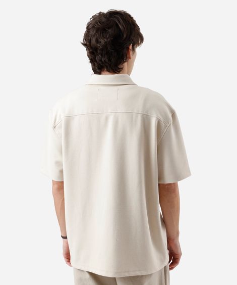camisa manga curta com bolso bege