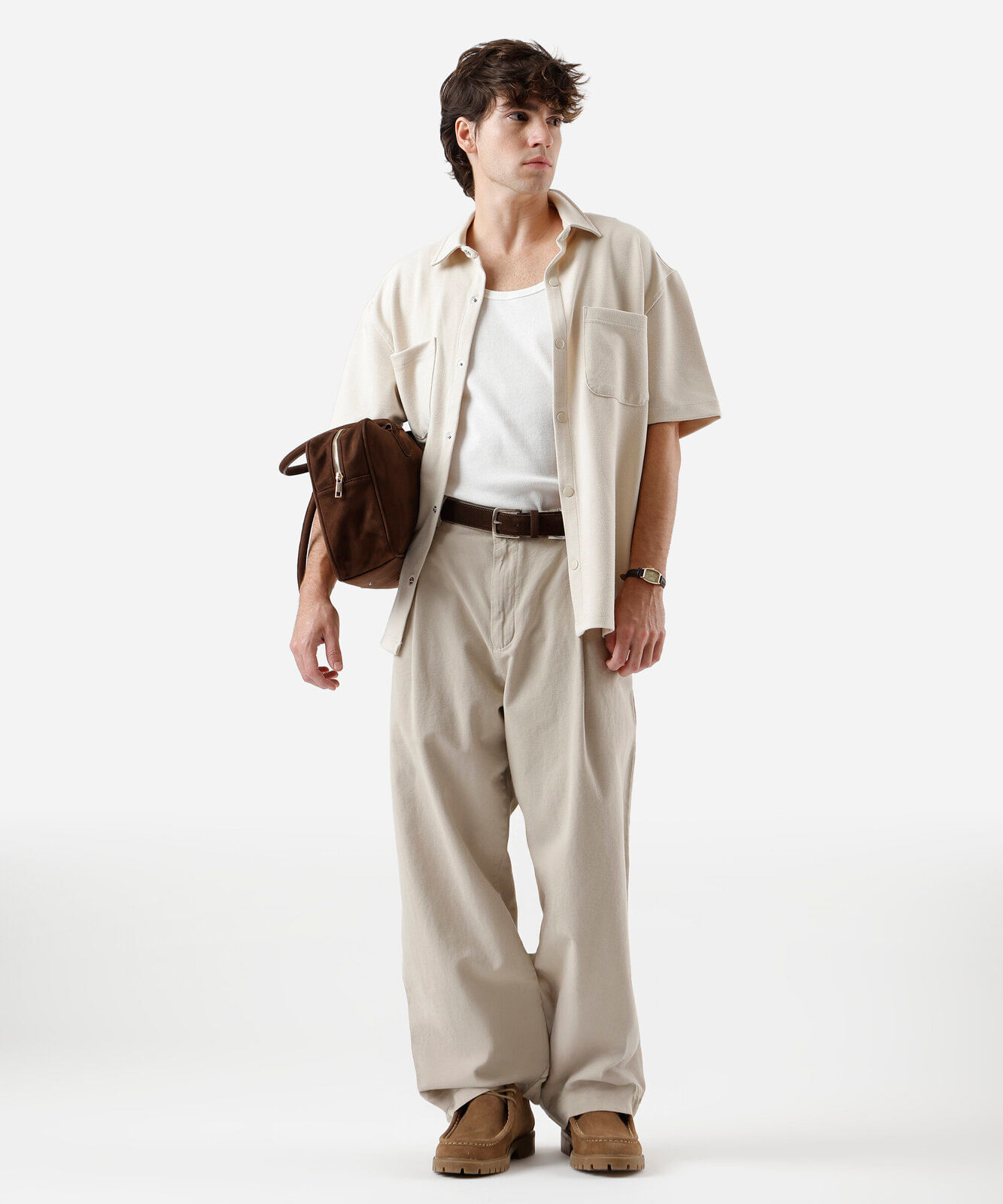 camisa manga curta com bolso bege