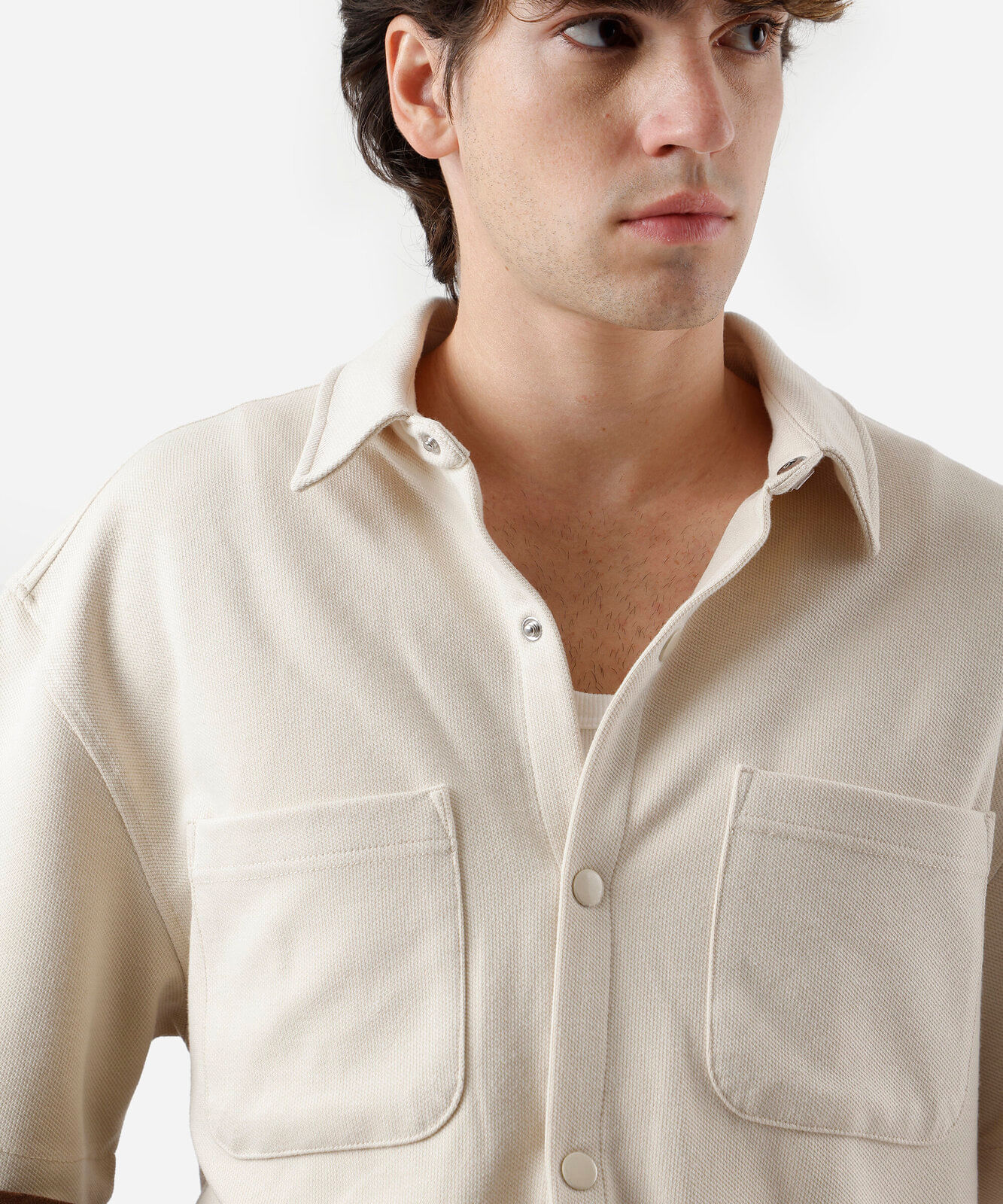 camisa manga curta com bolso bege