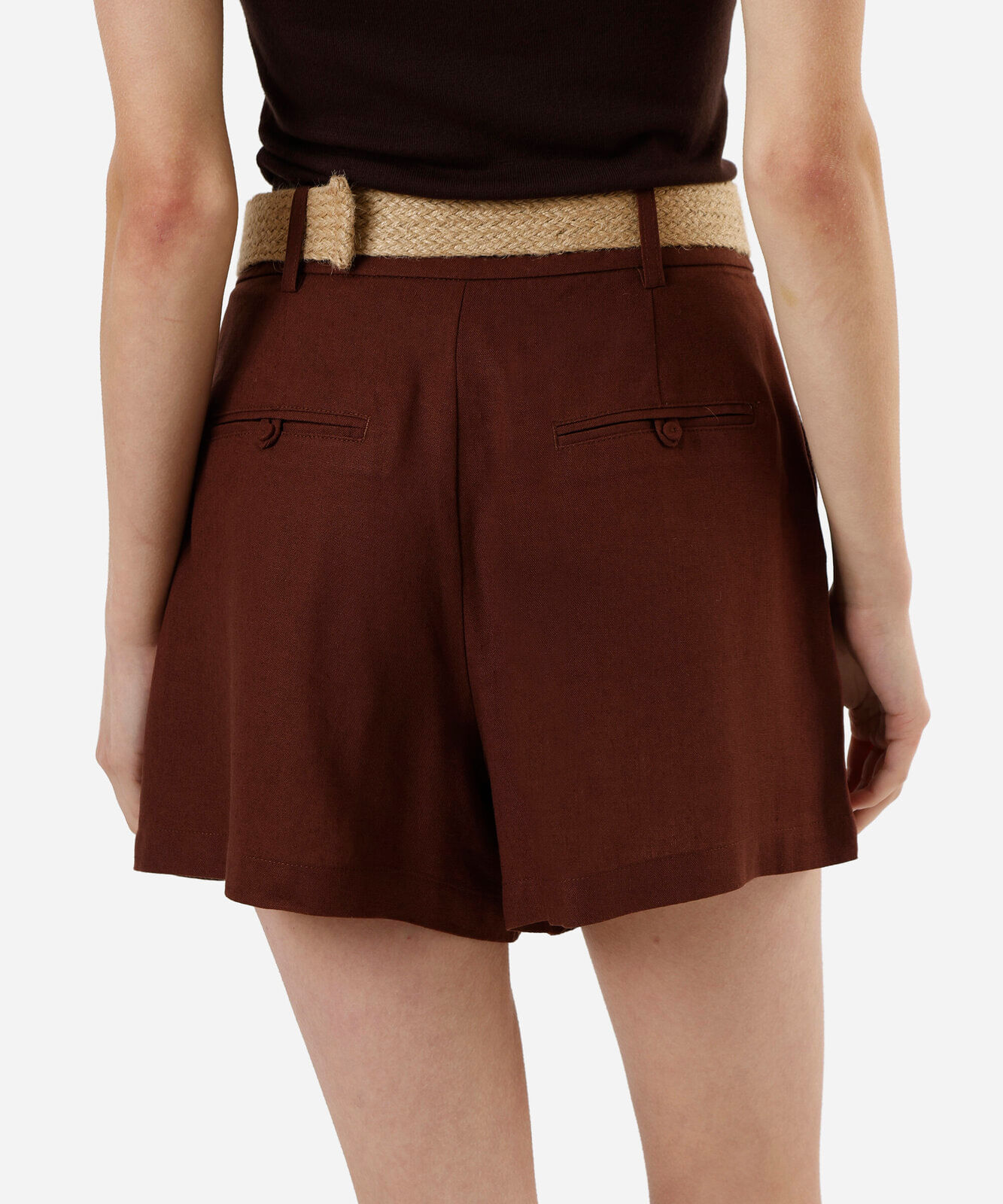 short de alfaiataria feminino com linho e cinto marrom