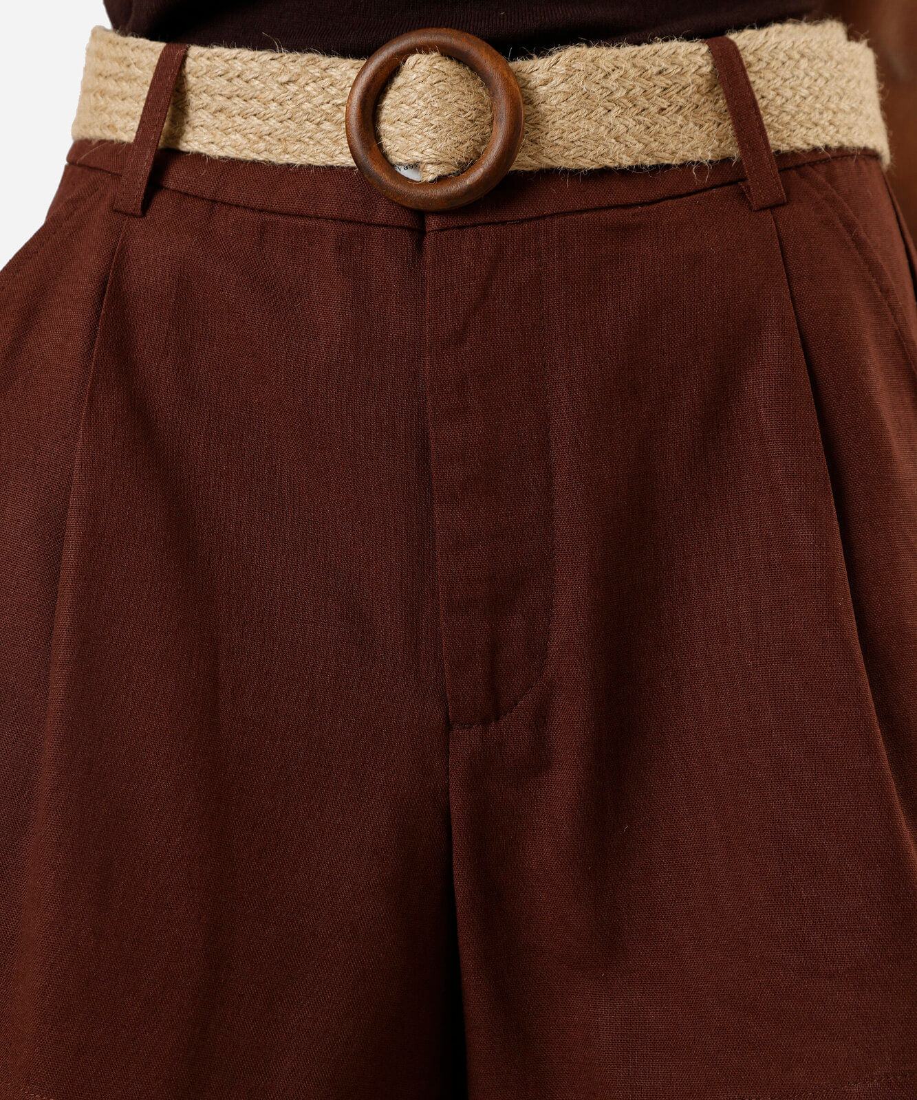 short de alfaiataria feminino com linho e cinto marrom
