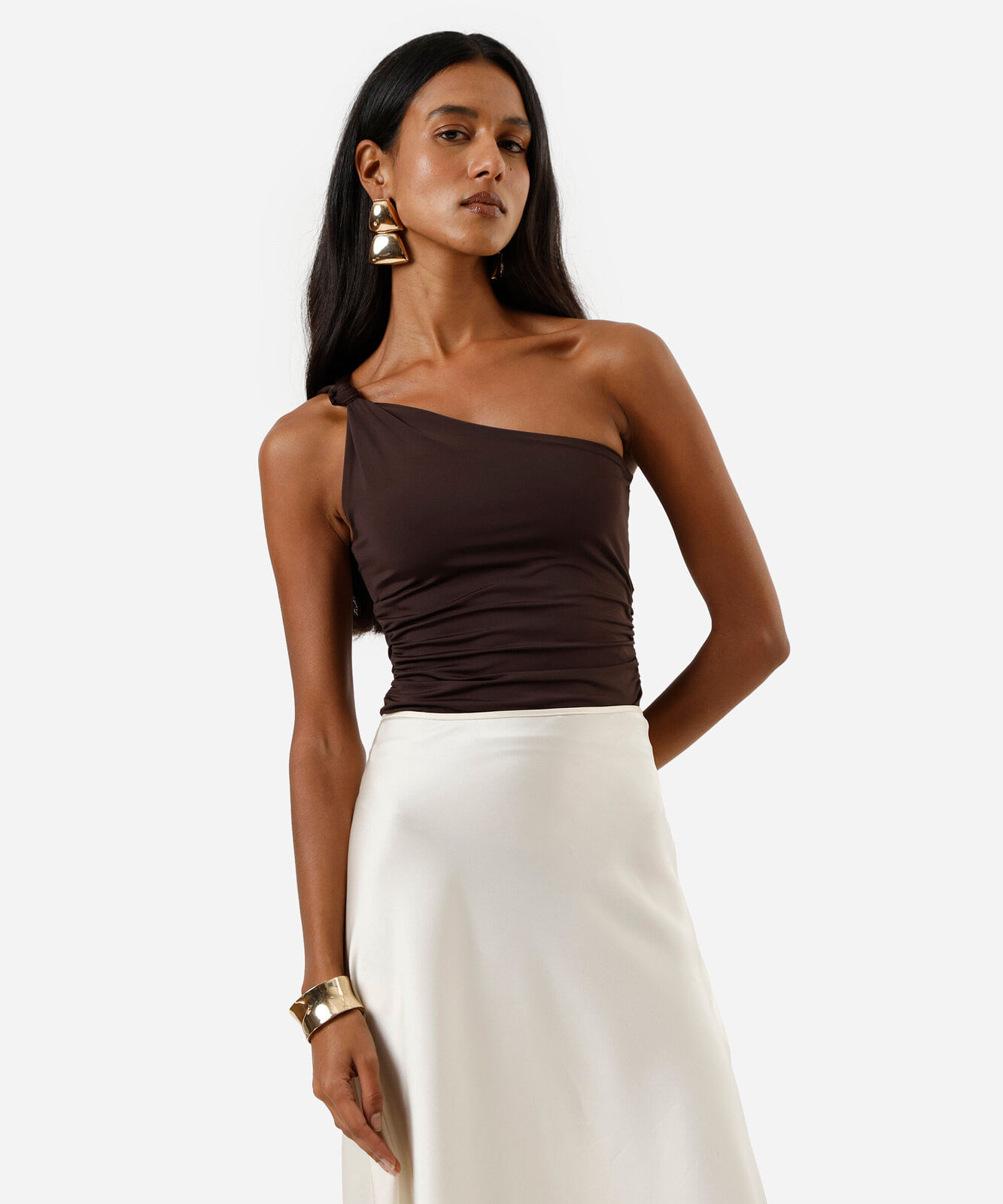 regata ombro único feminina franzida com nó na alça marrom