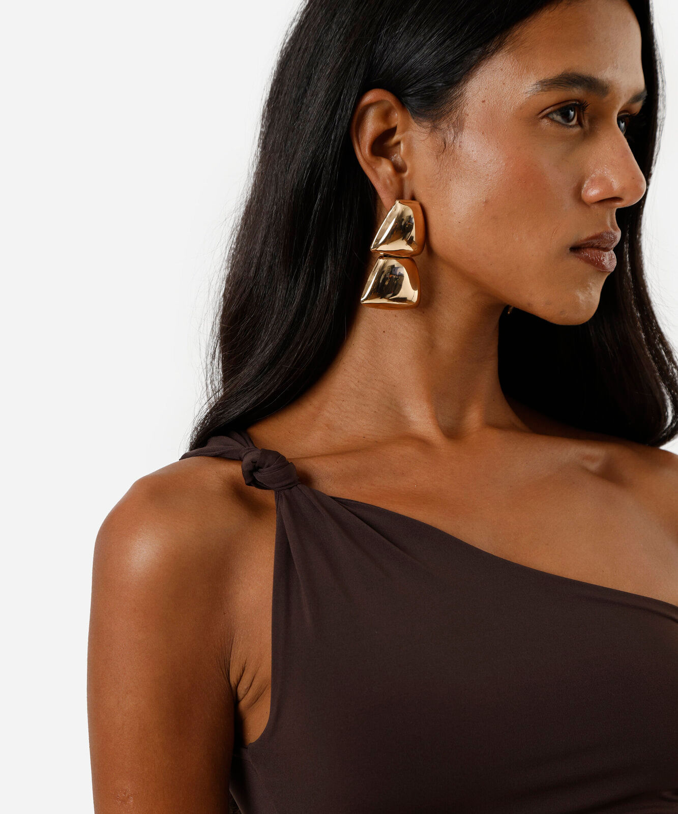 regata ombro único feminina franzida com nó na alça marrom