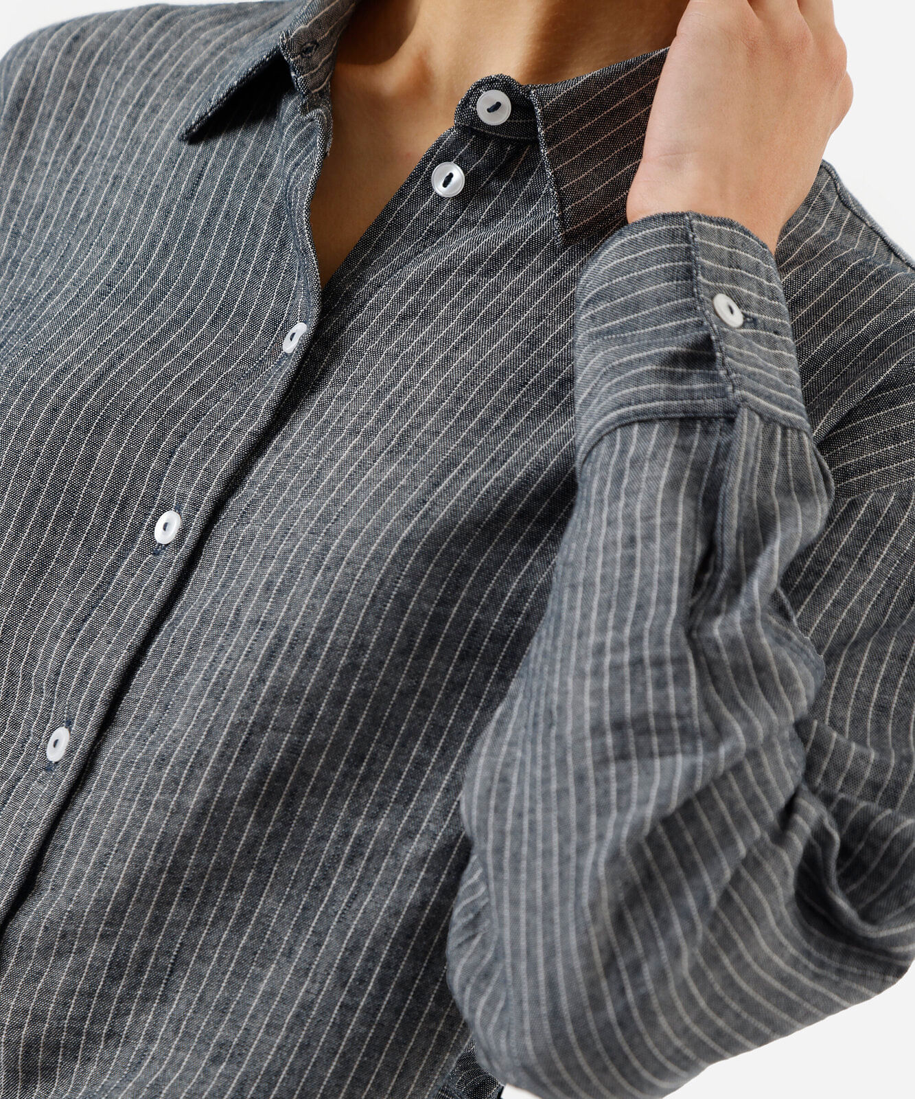 camisa feminina com linho manga longa listrada azul