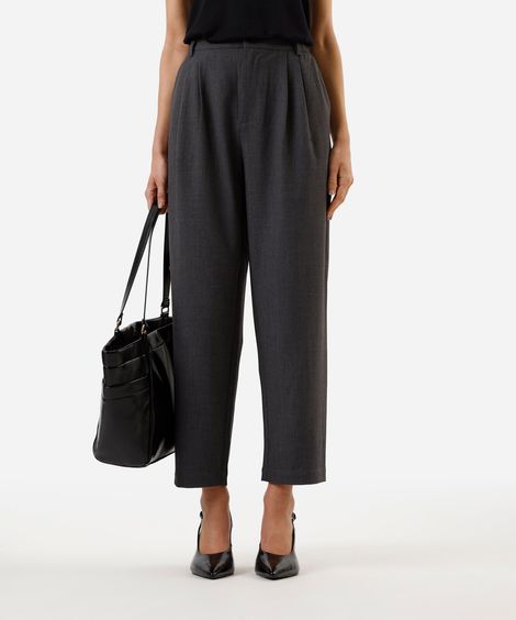 calça reta de alfaiataria feminina com pregas risca de giz cinza