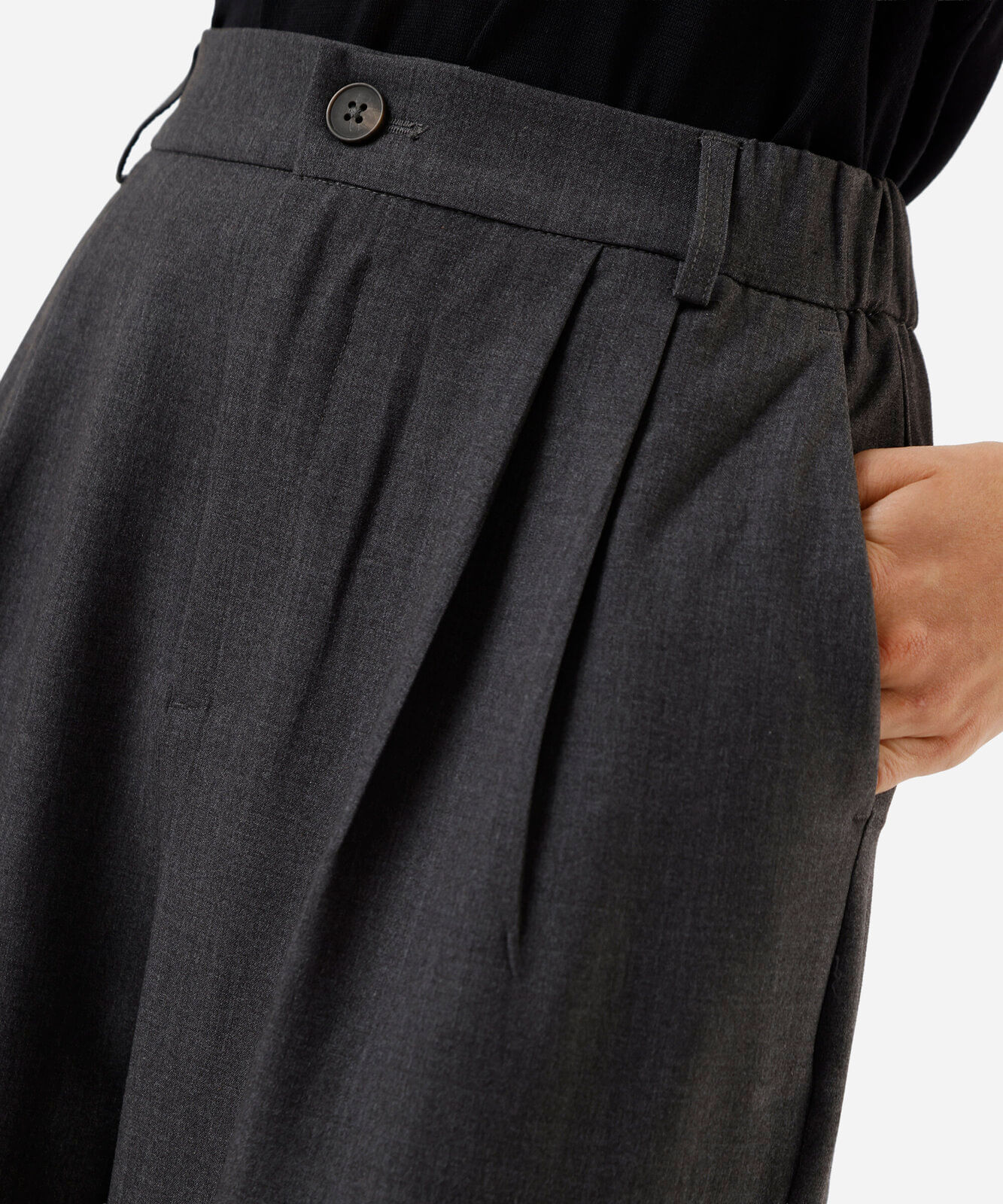 calça reta de alfaiataria feminina com pregas risca de giz cinza
