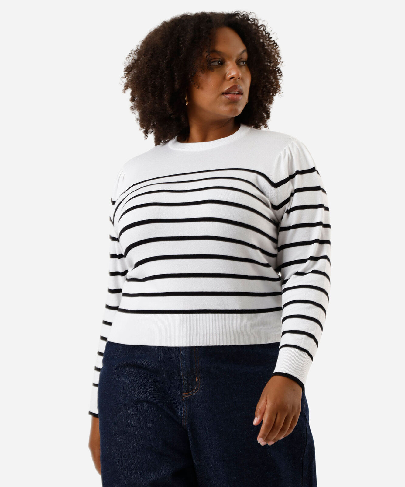 suéter de tricot manga bufante listrada plus size off white
