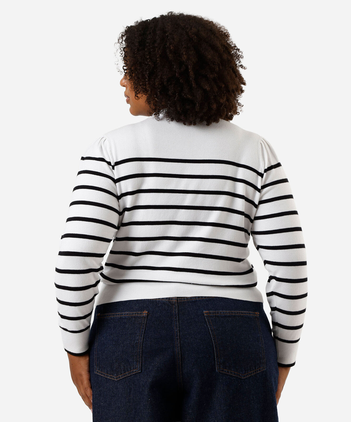 suéter de tricot manga bufante listrada plus size off white
