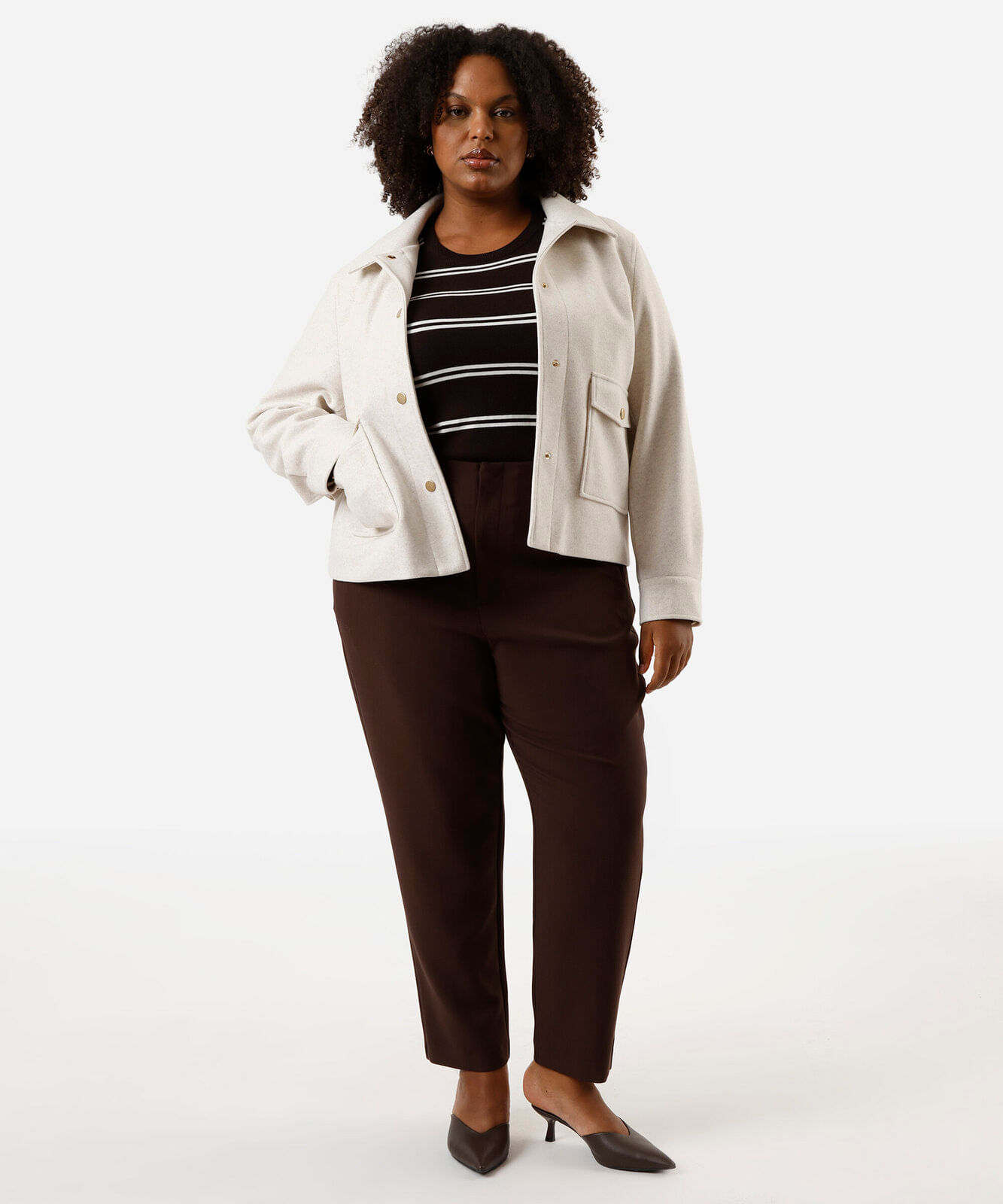 jaqueta feminina texturizada plus size bege