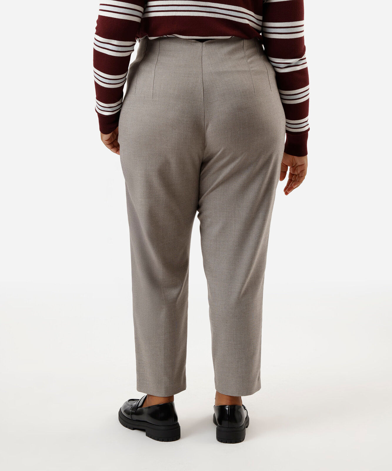 calça feminina reta com pences plus size bege