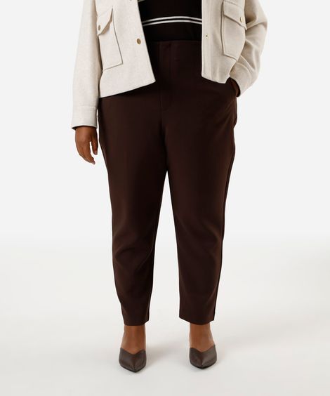 calça reta de alfaiataria feminina com pences plus size marrom