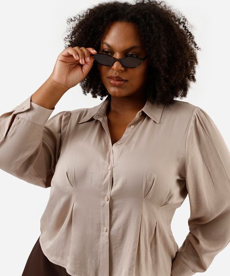 camisa feminina com pregas acetinada plus size bege
