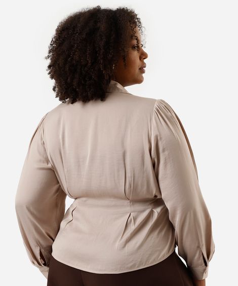 camisa feminina com pregas acetinada plus size bege