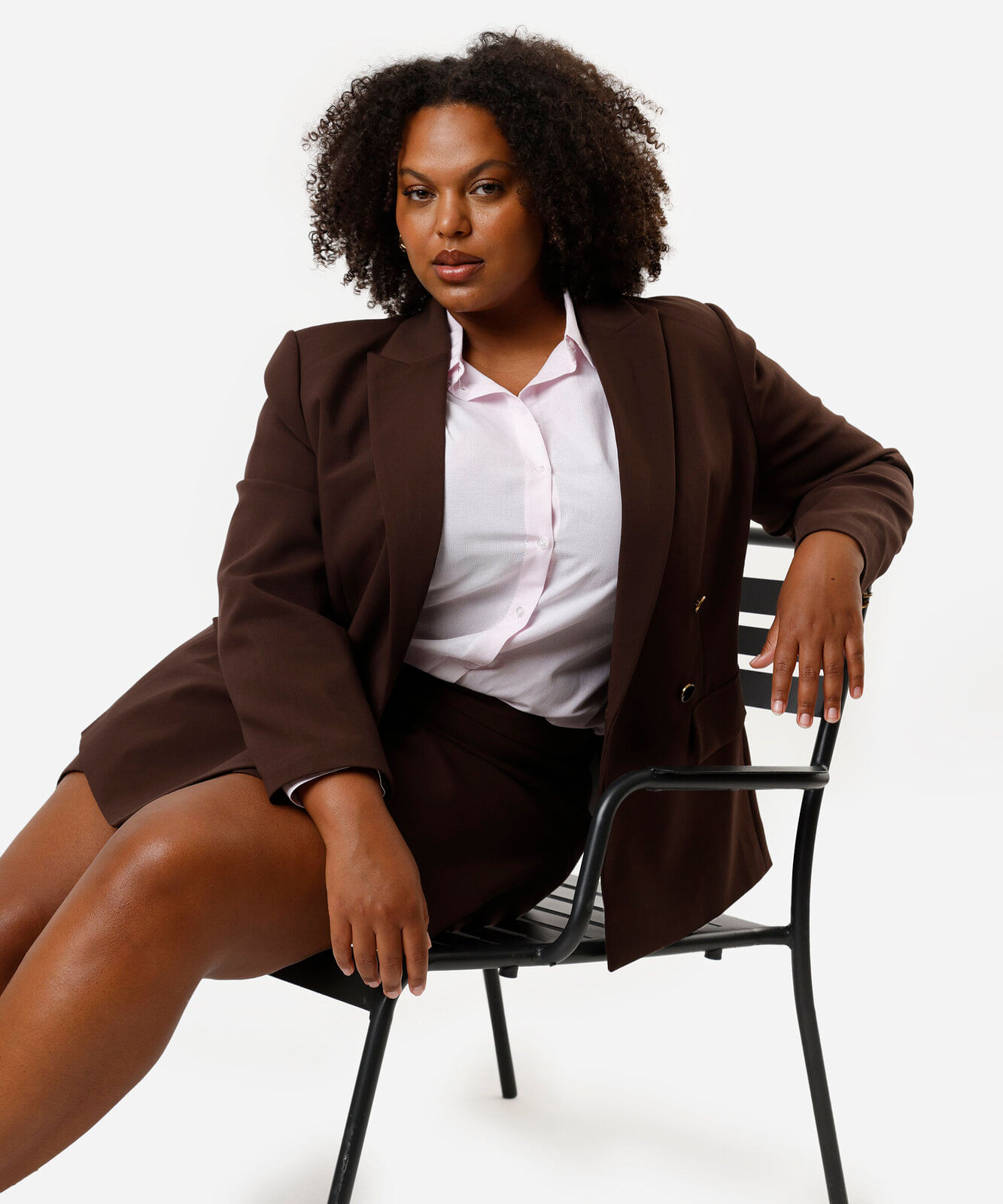 blazer de alfaiataria com ombreiras plus size marrom