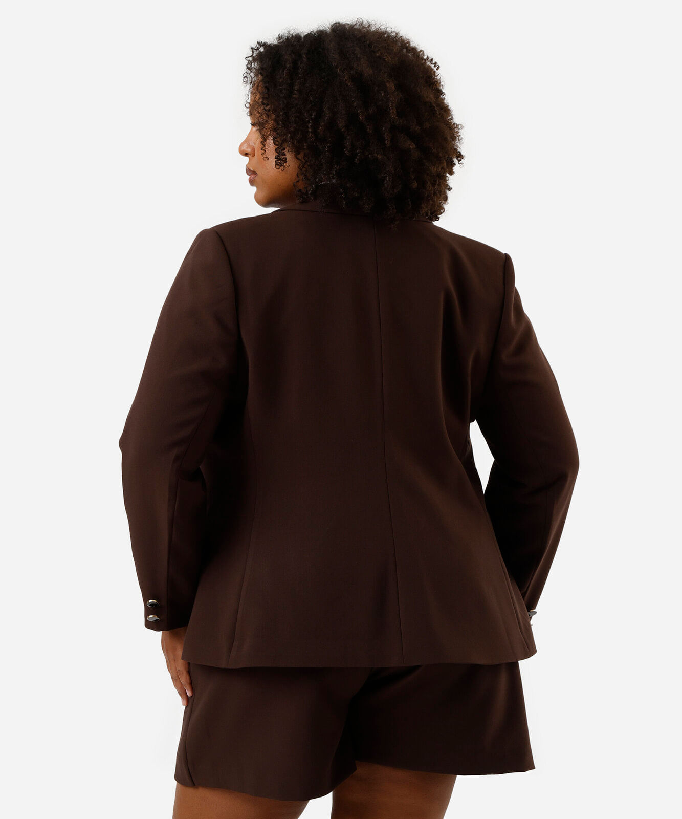 blazer de alfaiataria com ombreiras plus size marrom