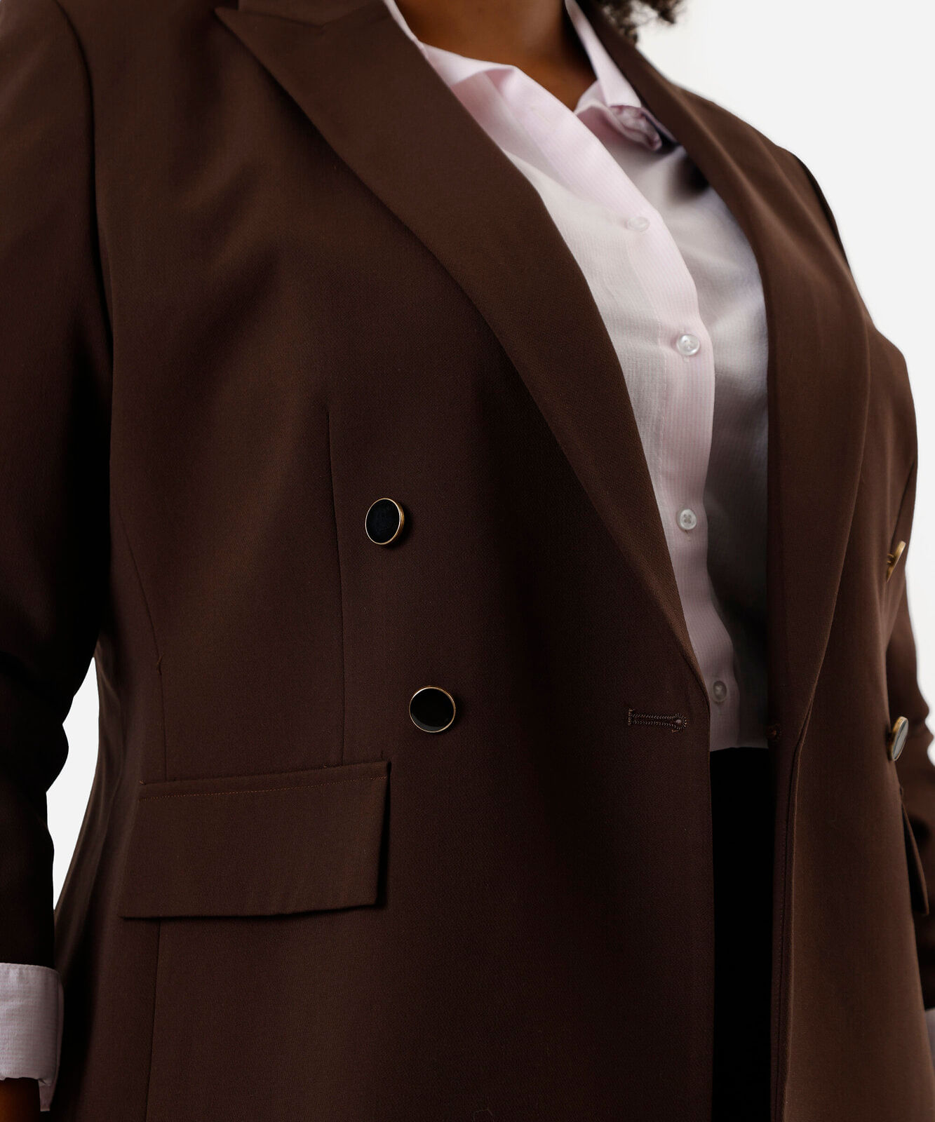 blazer de alfaiataria com ombreiras plus size marrom