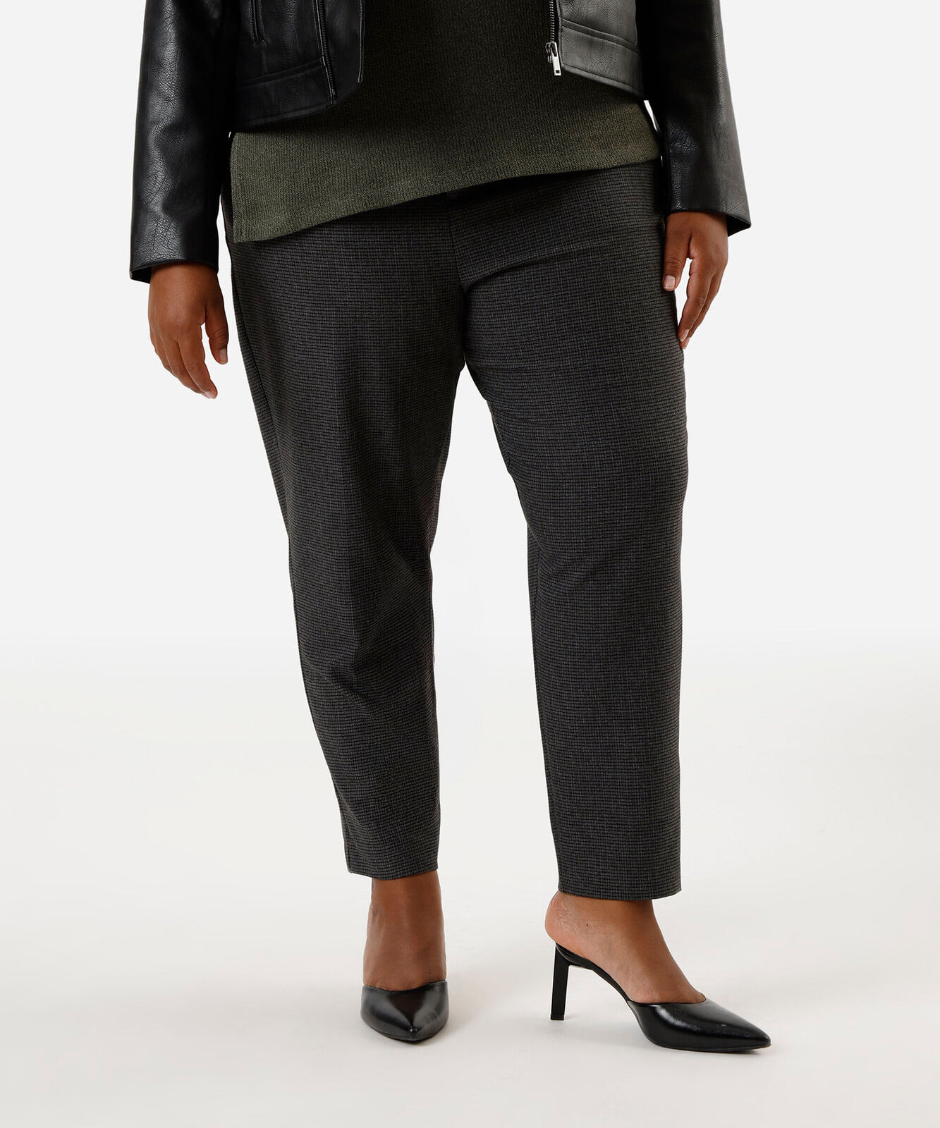 calça de alfaiataria feminina xadrez plus size cinza