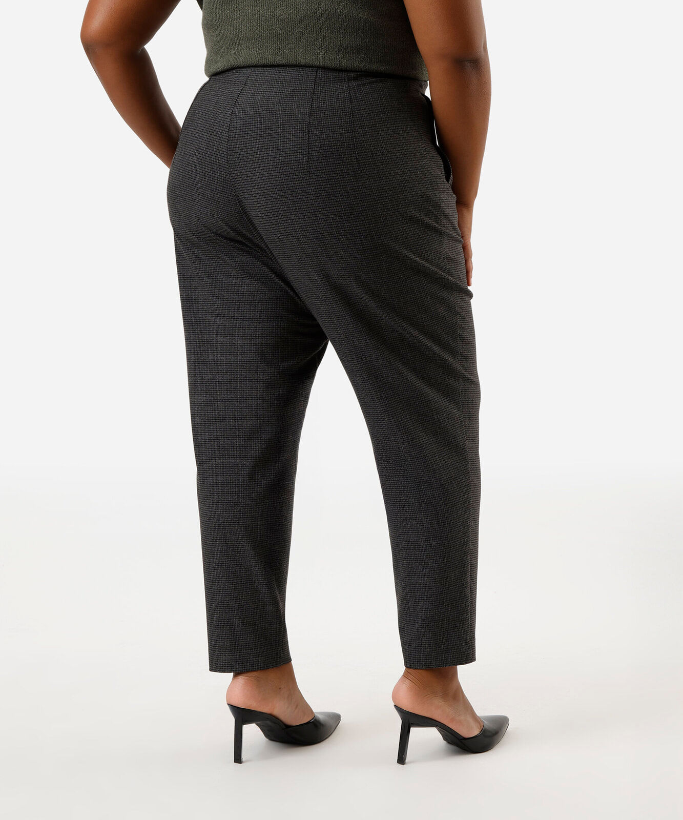 calça de alfaiataria feminina xadrez plus size cinza