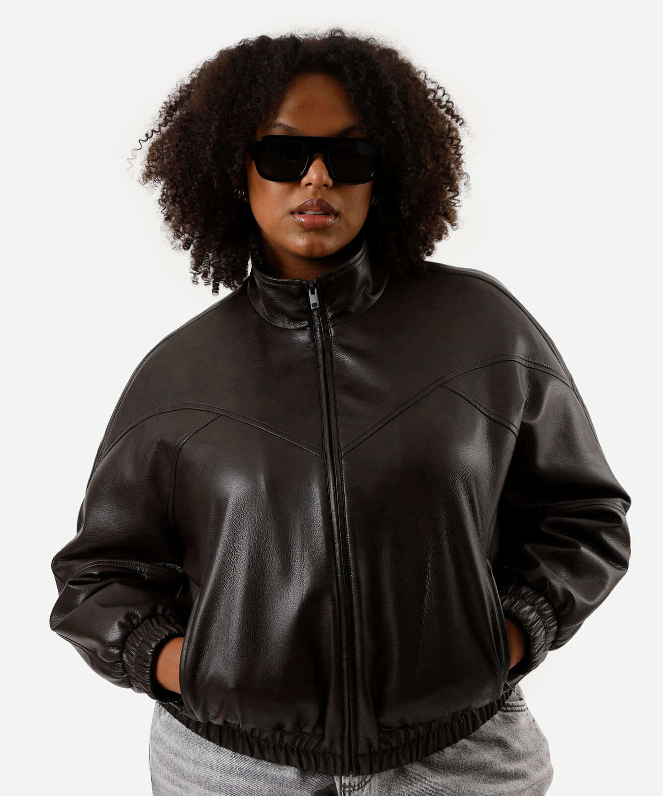 jaqueta bomber feminina e poliuretano plus size marrom