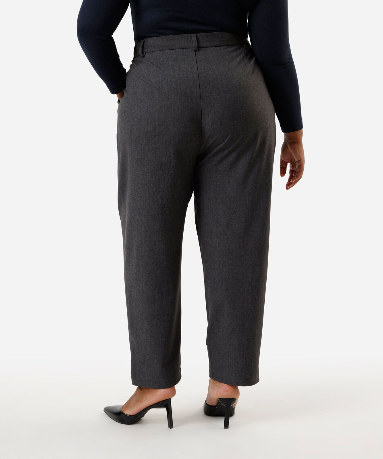 calça reta de alfaiataria feminina com pregas plus size cinza