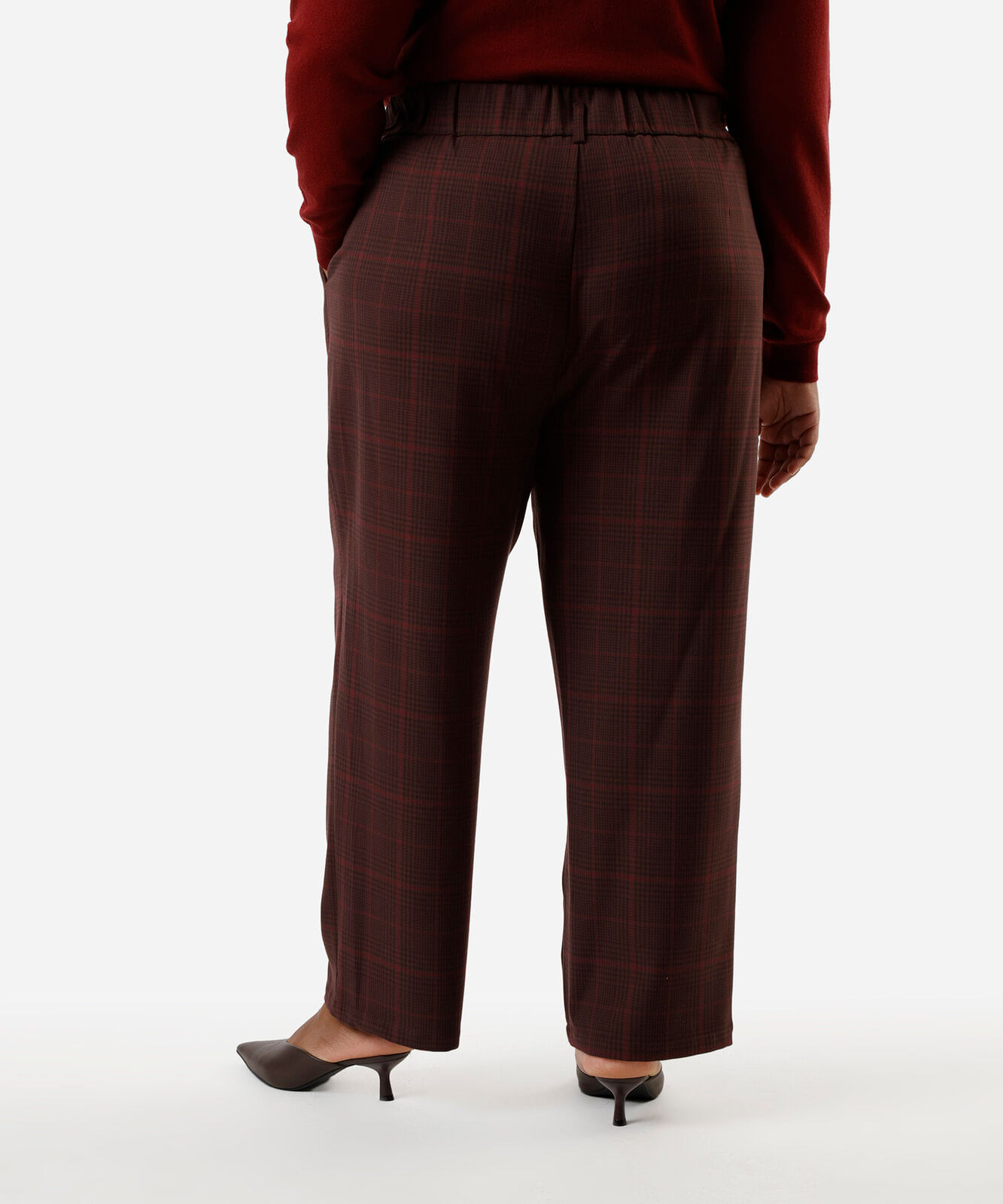 calça de alfaiataria feminina com pregas xadrez plus size vinho