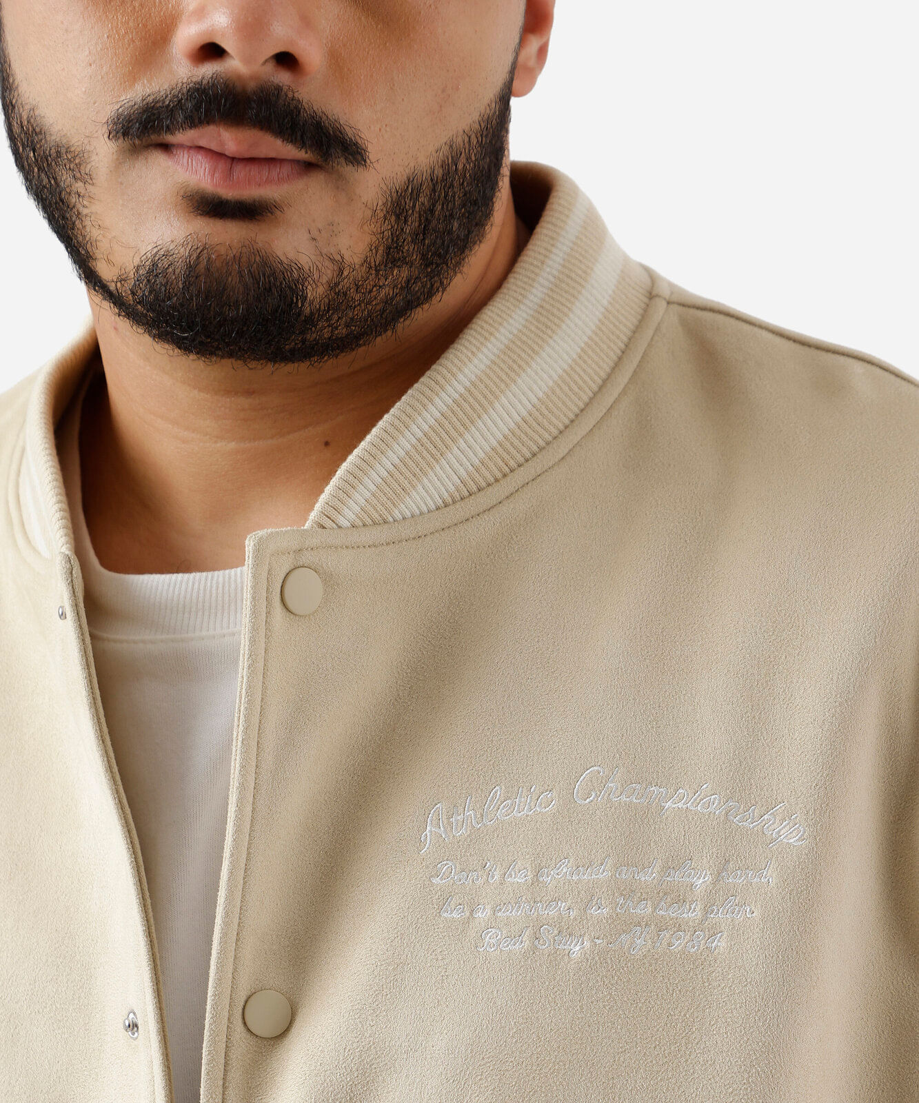 jaqueta bomber college masculina de suede com bordado plus size bege