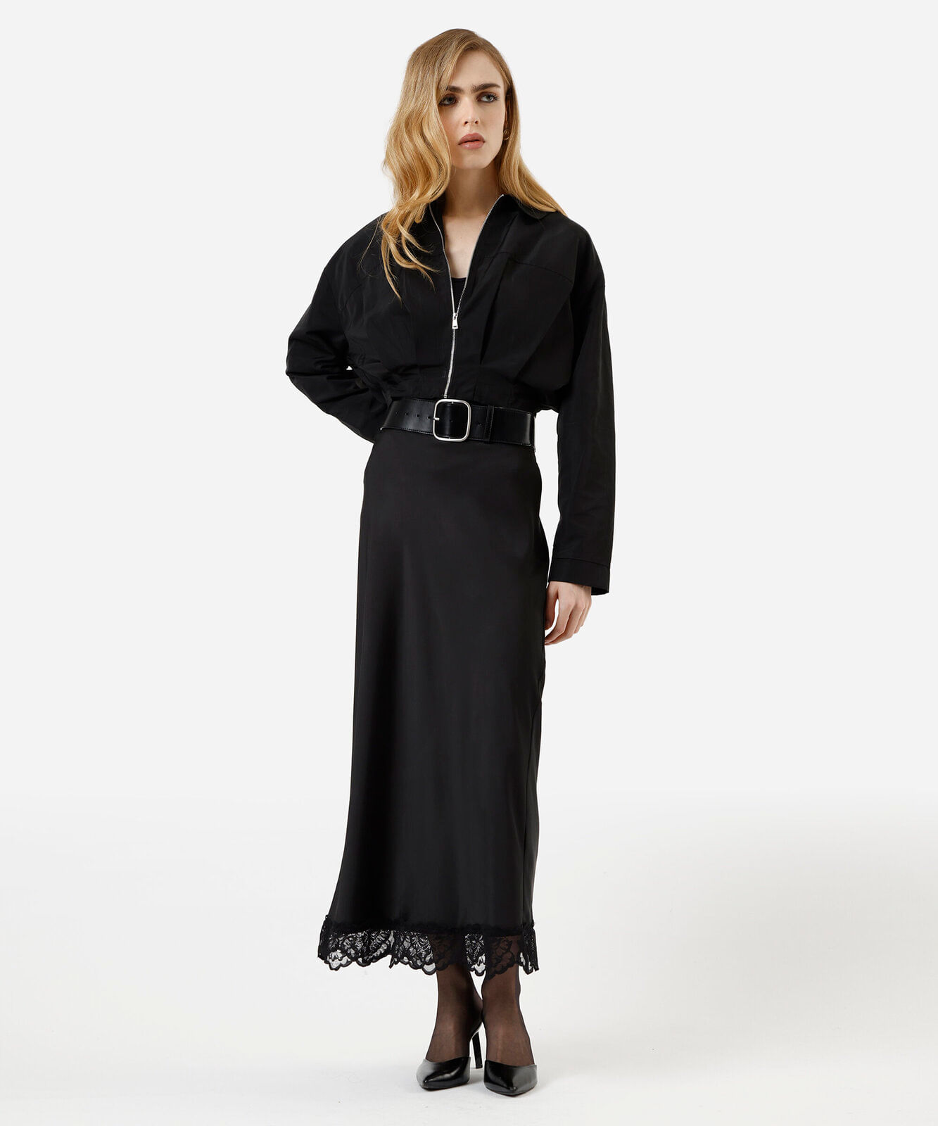 jaqueta cropped feminina com pregas preta