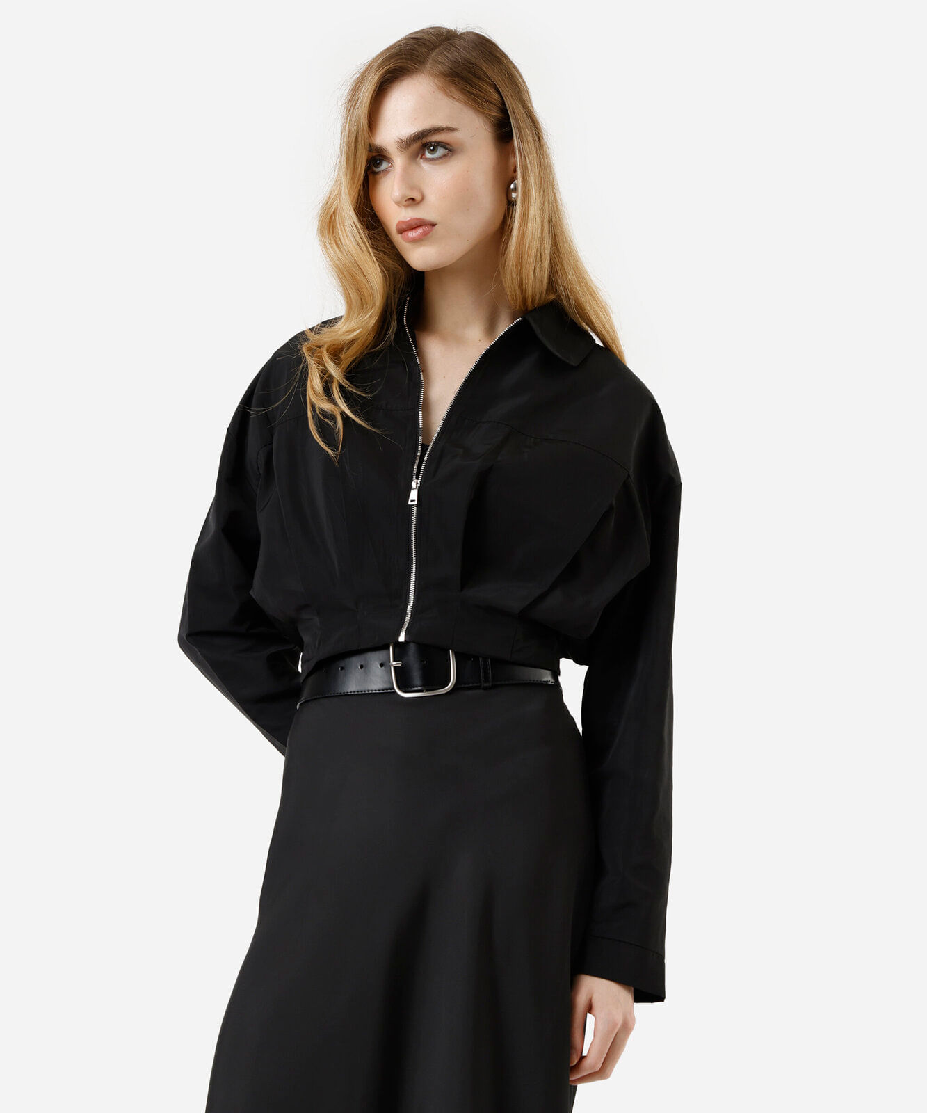 jaqueta cropped feminina com pregas preta