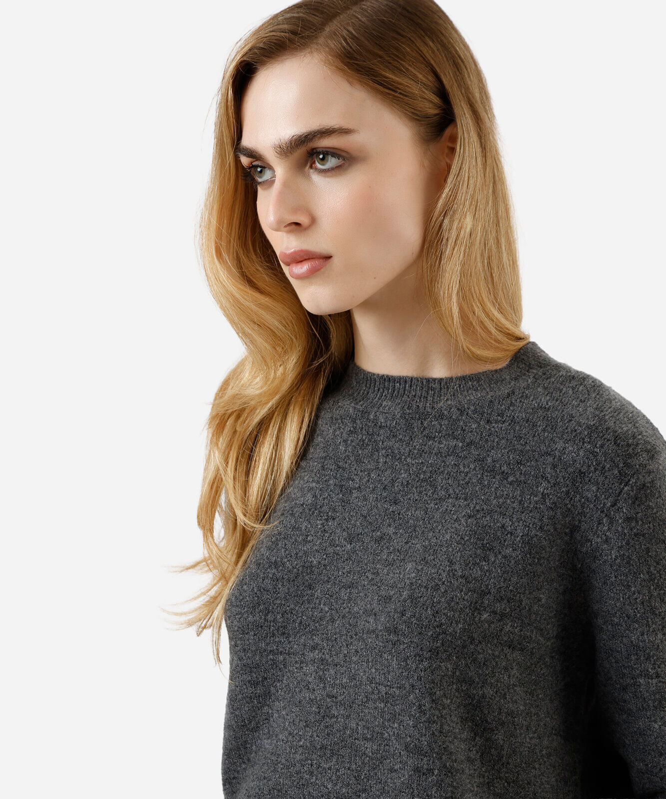 suéter básico feminino cropped de tricot cinza
