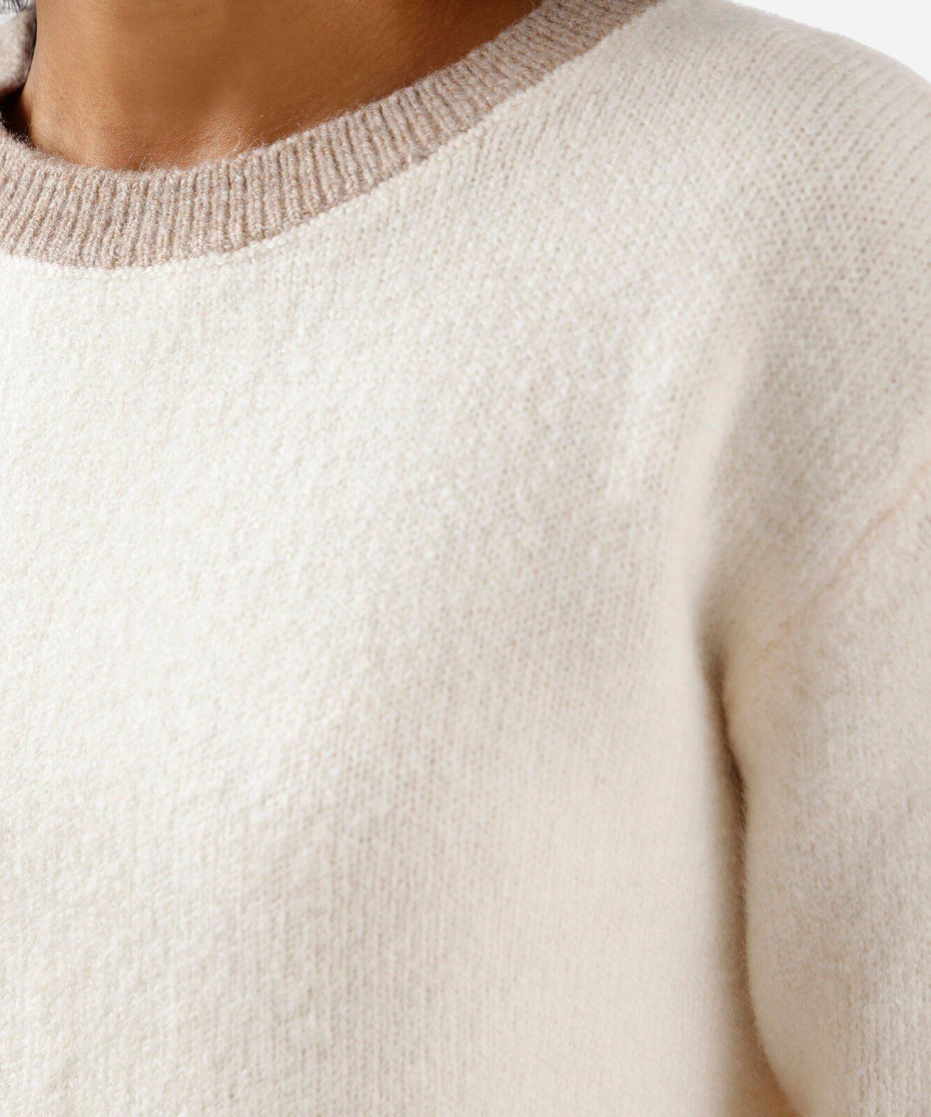 suéter feminino de tricot bege