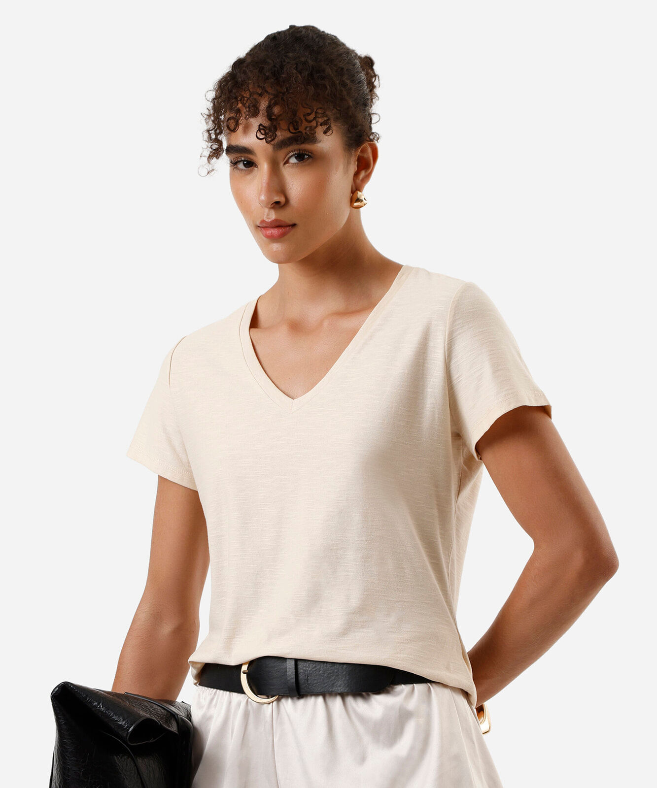 blusa básica feminina de algodão peruano manga curta decote v bege