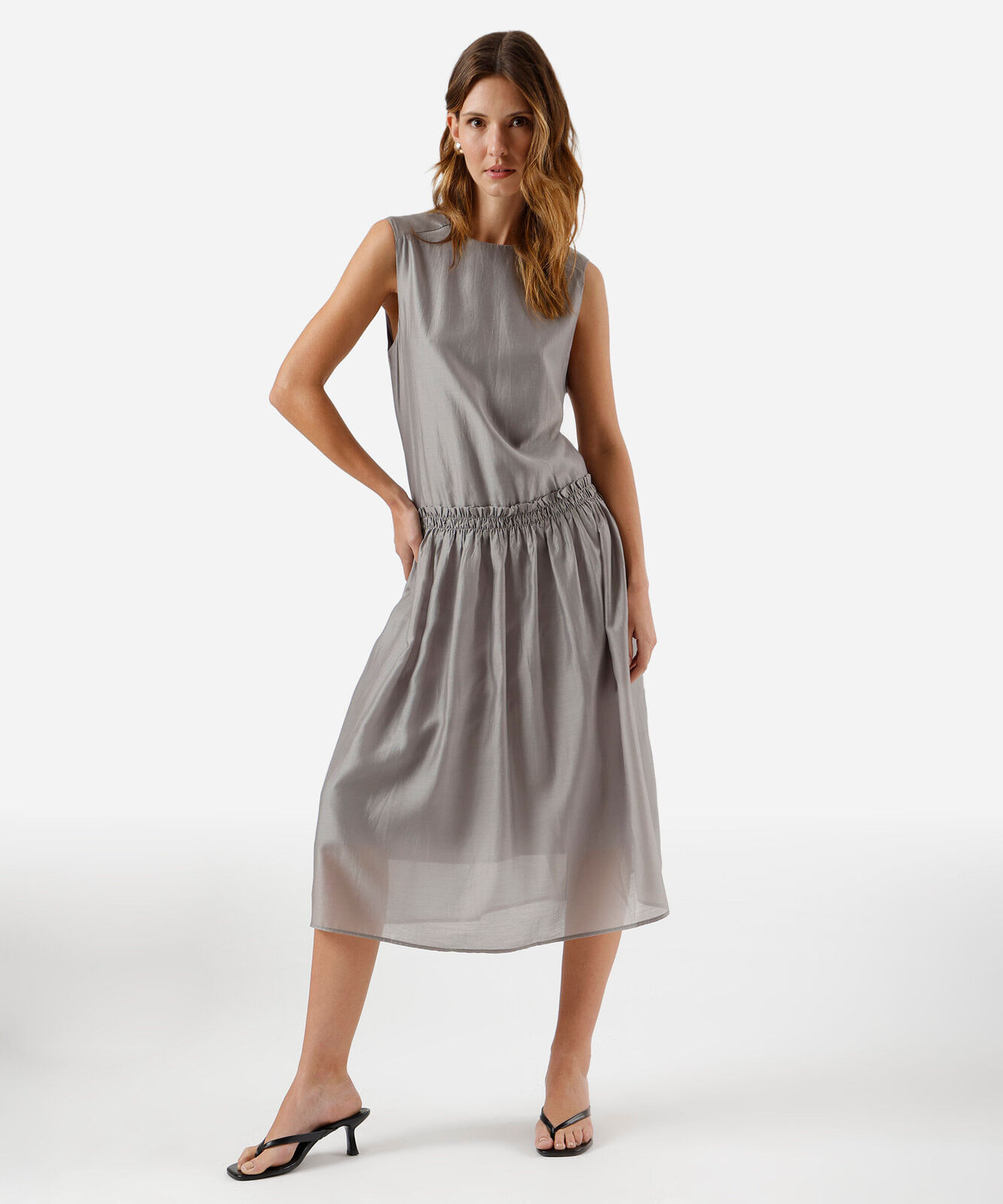 vestido midi feminino com liocel franzido cinza
