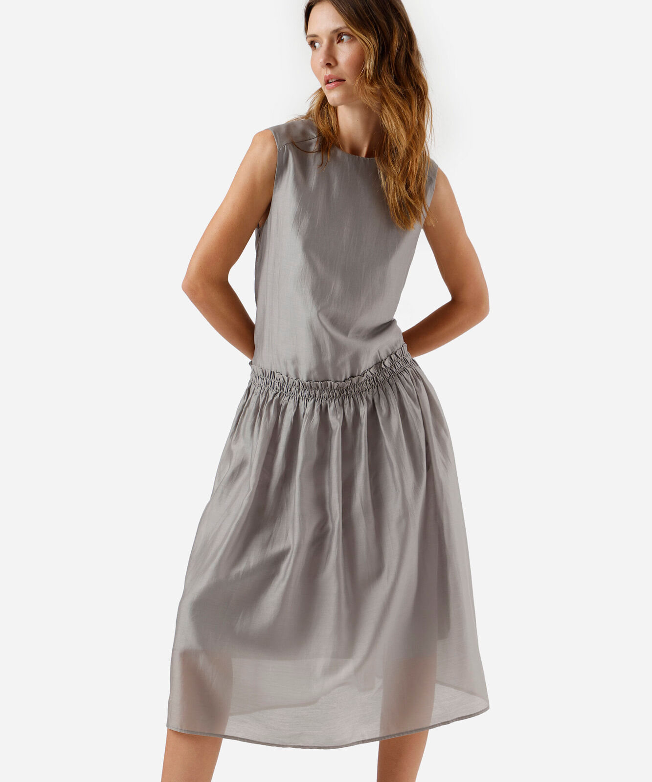 vestido midi feminino com liocel franzido cinza
