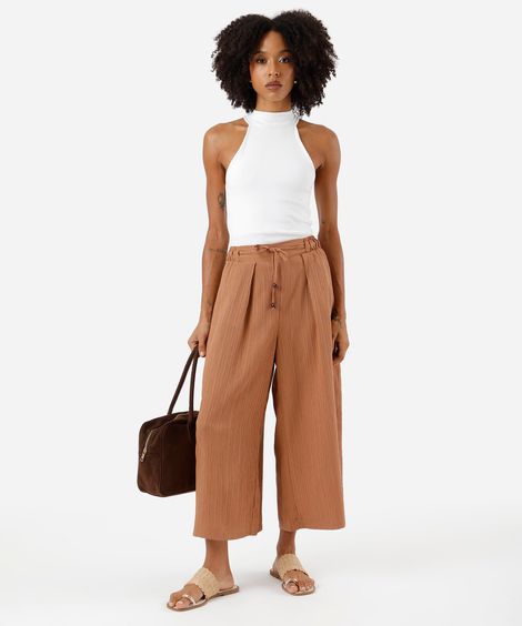 calça pantacourt feminina texturizada marrom