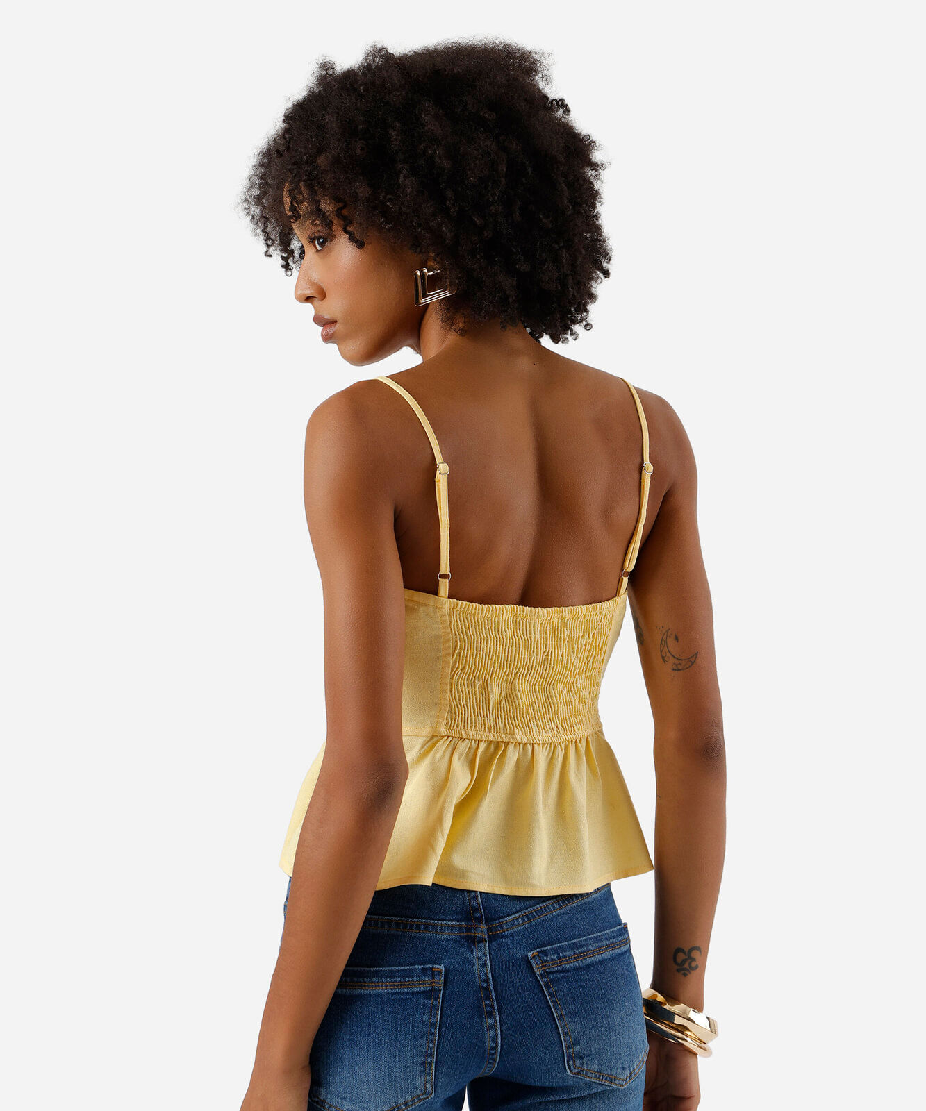 blusa alça fina feminina com linho e recortes amarela