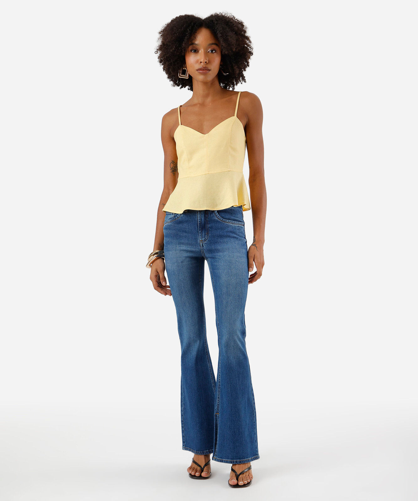 blusa alça fina feminina com linho e recortes amarela