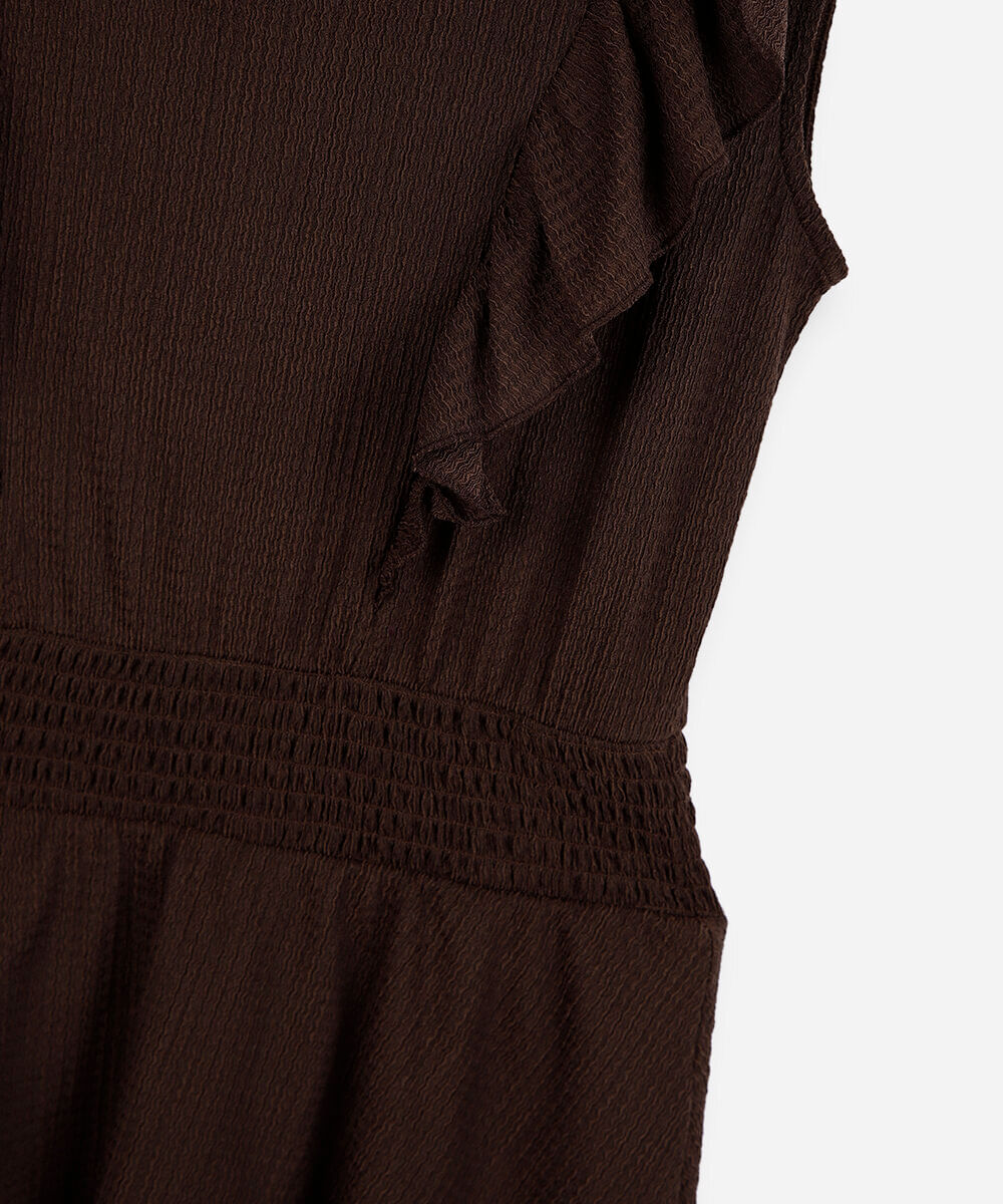 vestido curto juvenil texturizado com babados marrom
