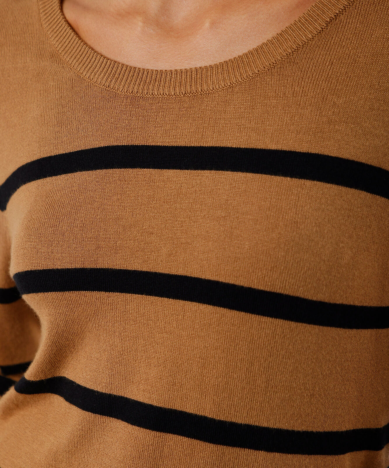 suéter básico feminino de tricot listrado marrom
