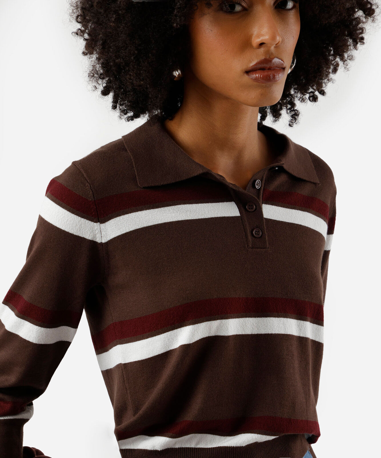 polo básica feminina de tricot manga longa listrada marrom