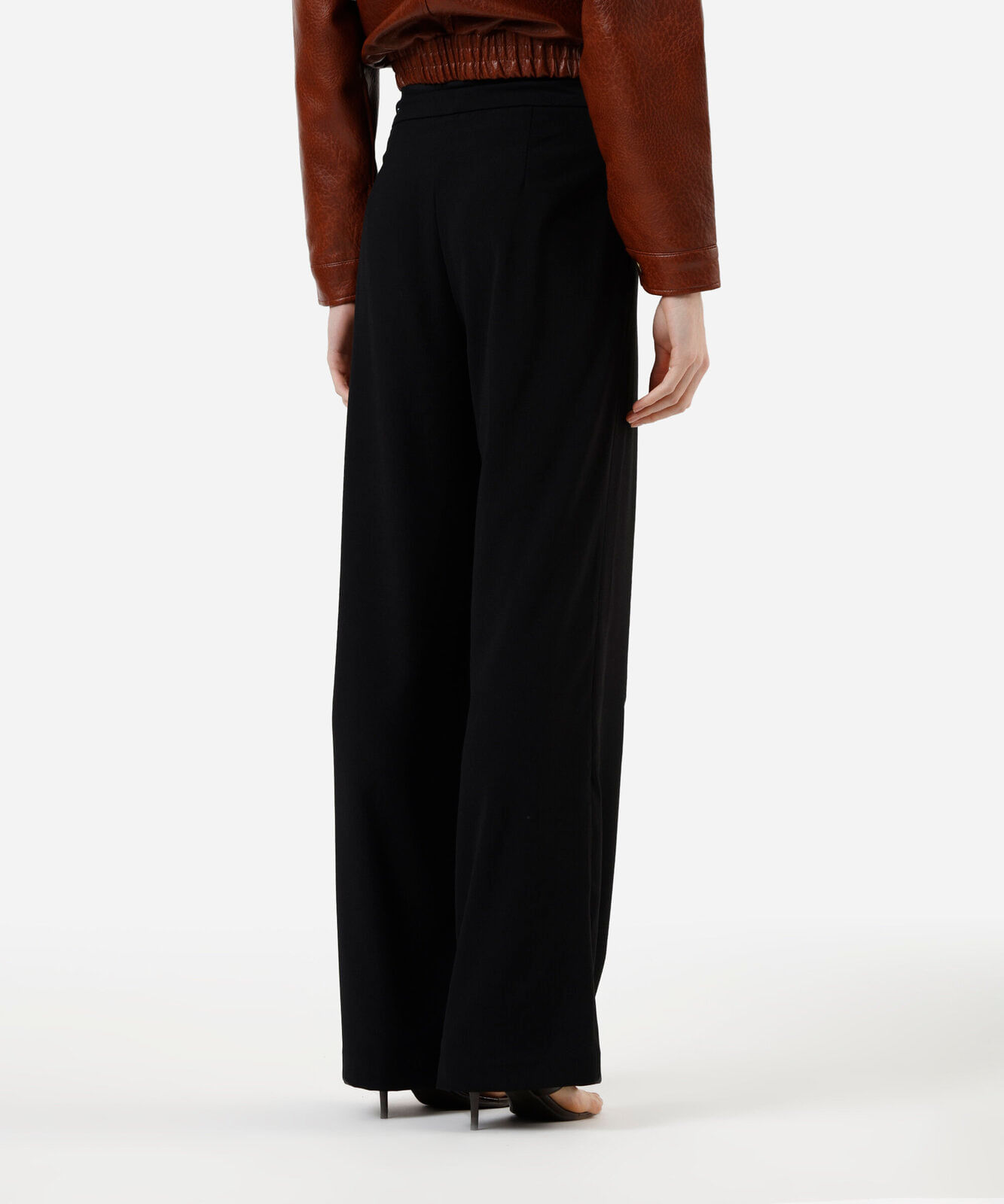 calça wide leg feminina de alfaiataria preta