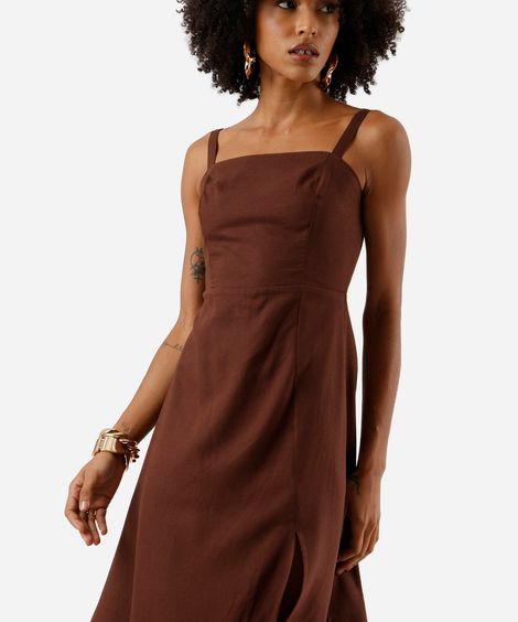 vestido midi feminino com linho e fenda marrom