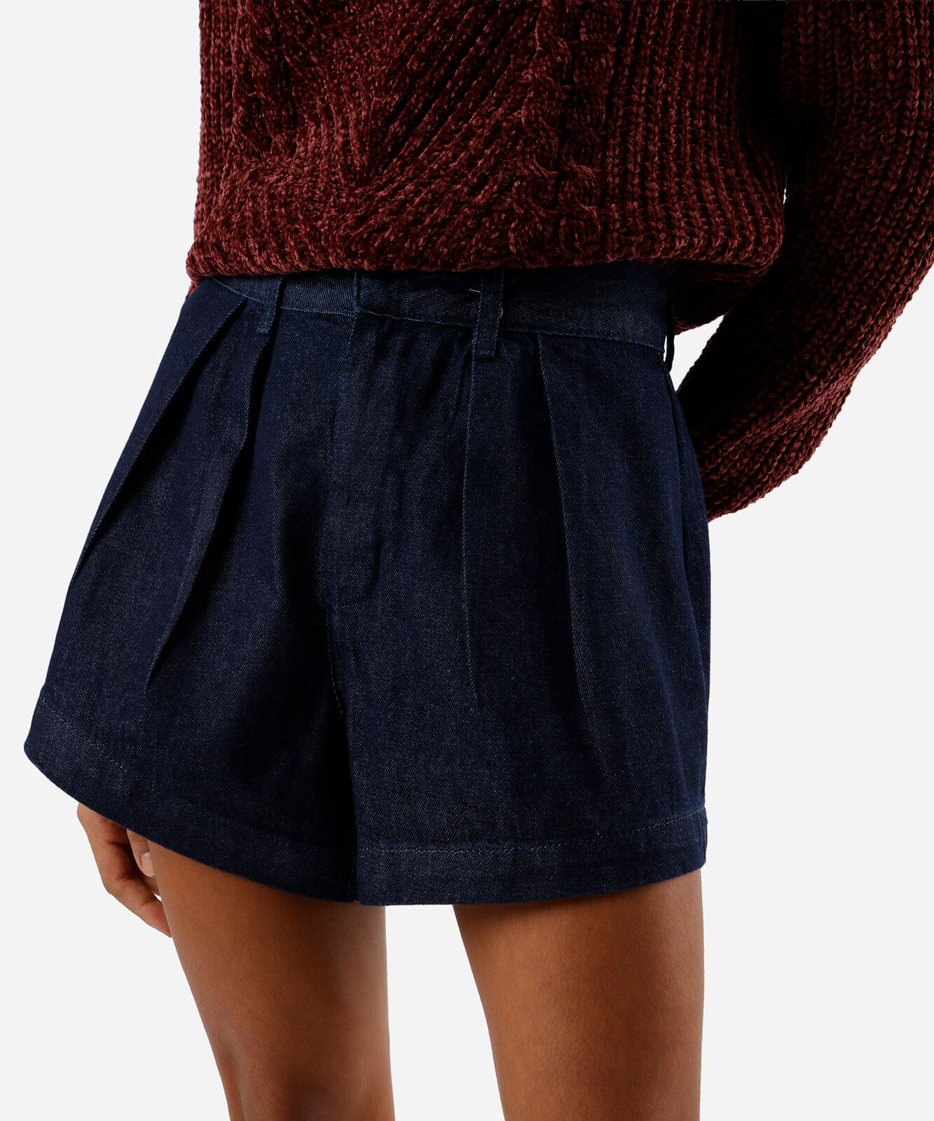 short feminino jeans com pregas cintura alta azul
