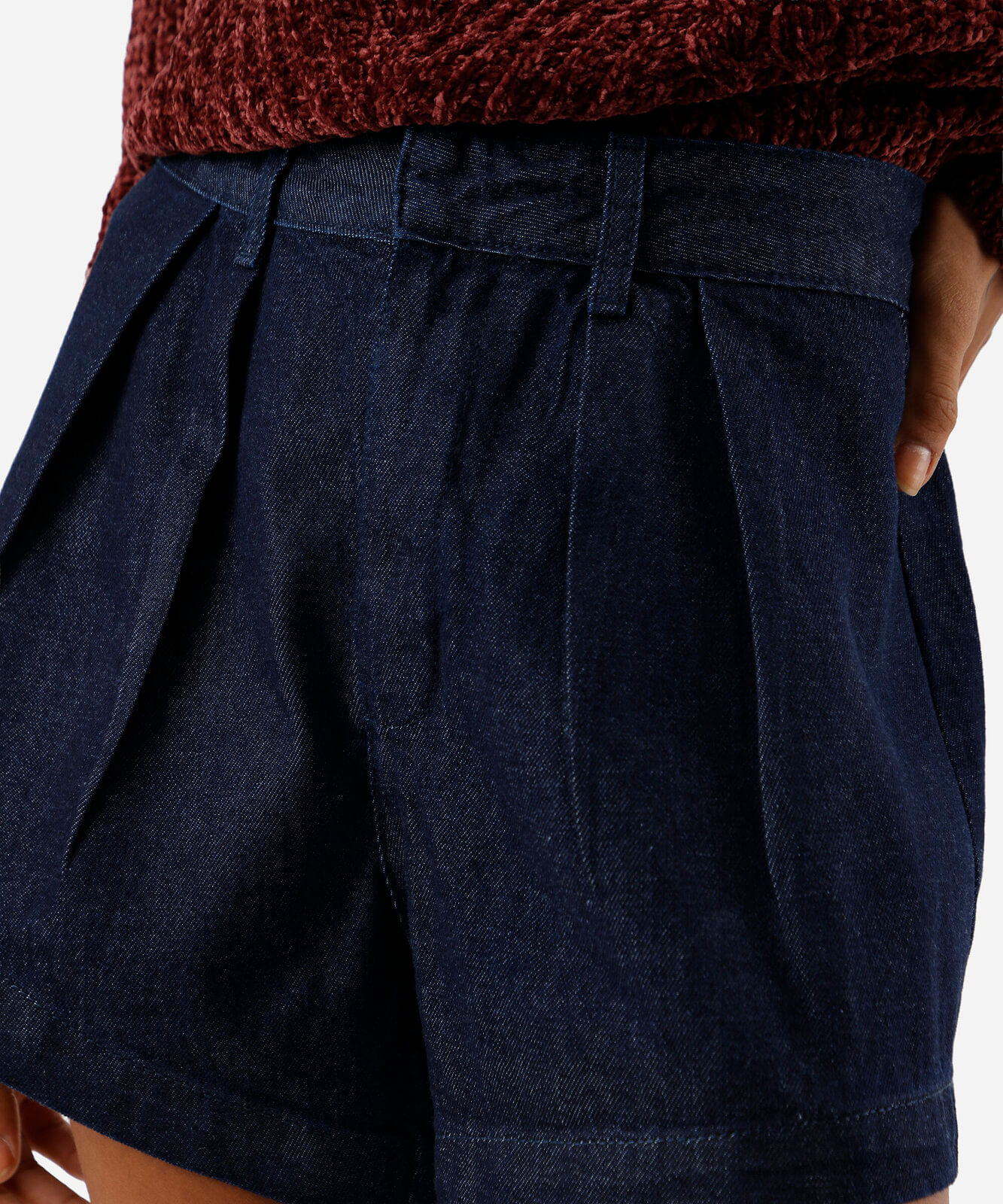 short feminino jeans com pregas cintura alta azul